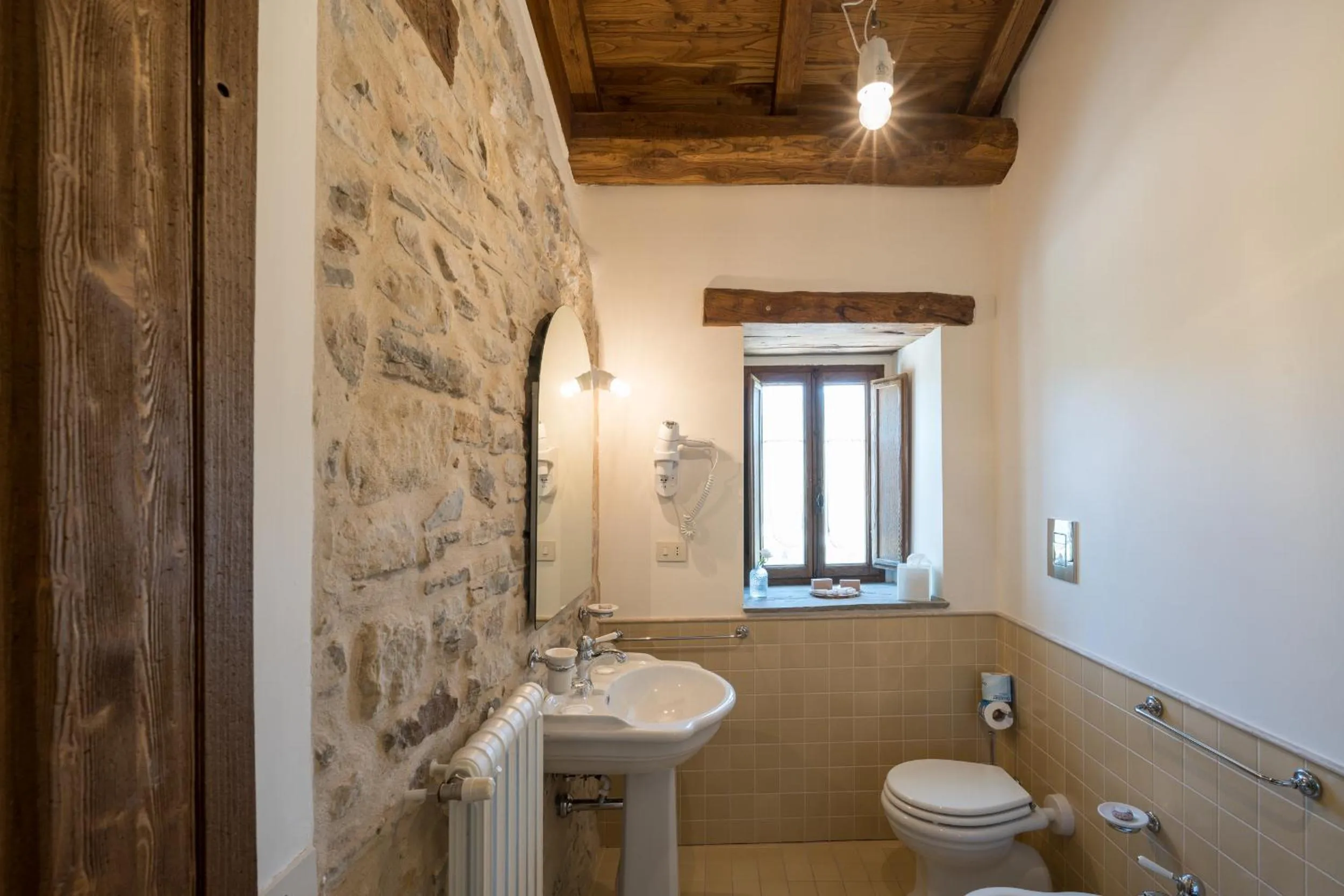 Bathroom in Borgotufi Albergo Diffuso