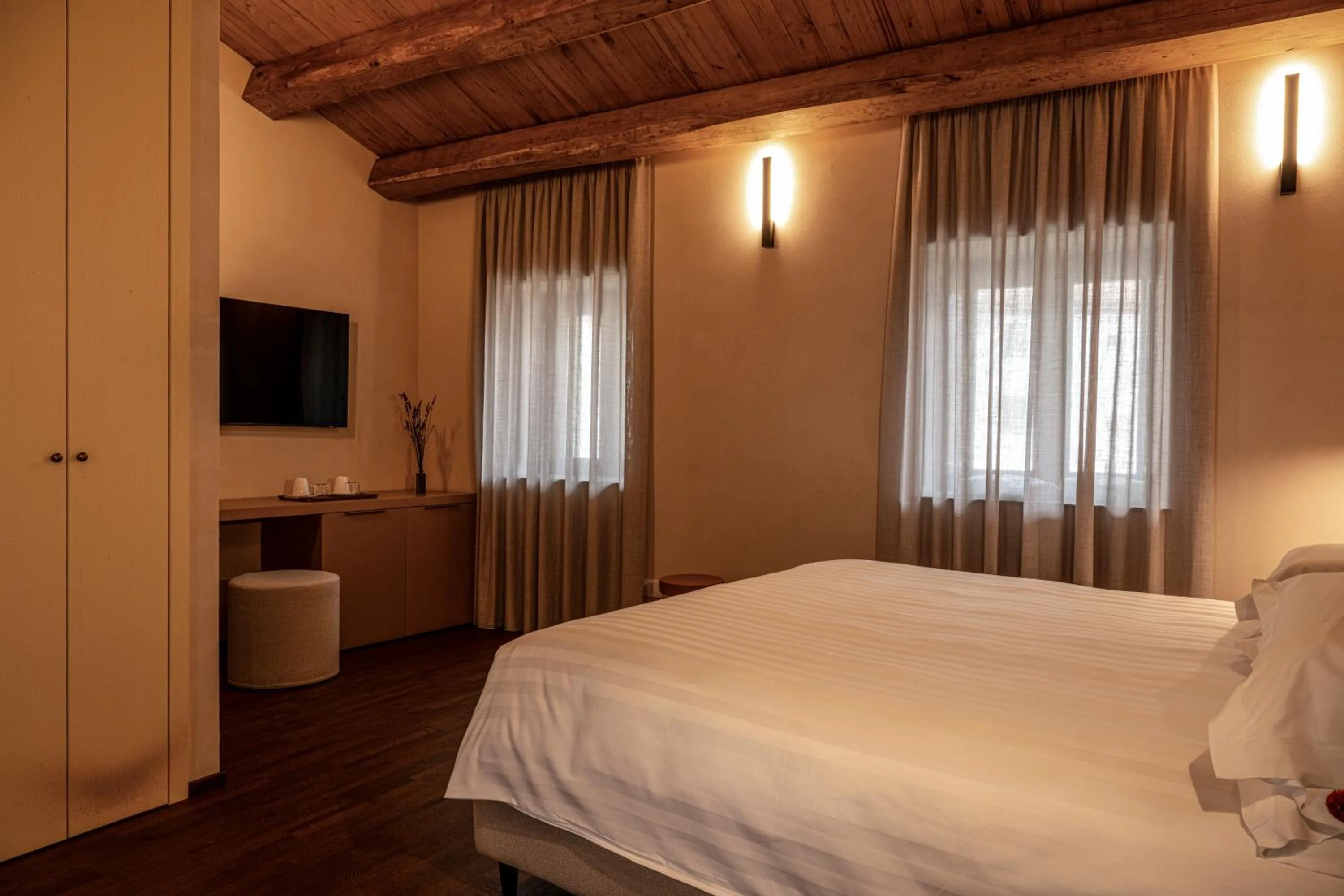 Photo of the whole room, Bed in Borgotufi Albergo Diffuso