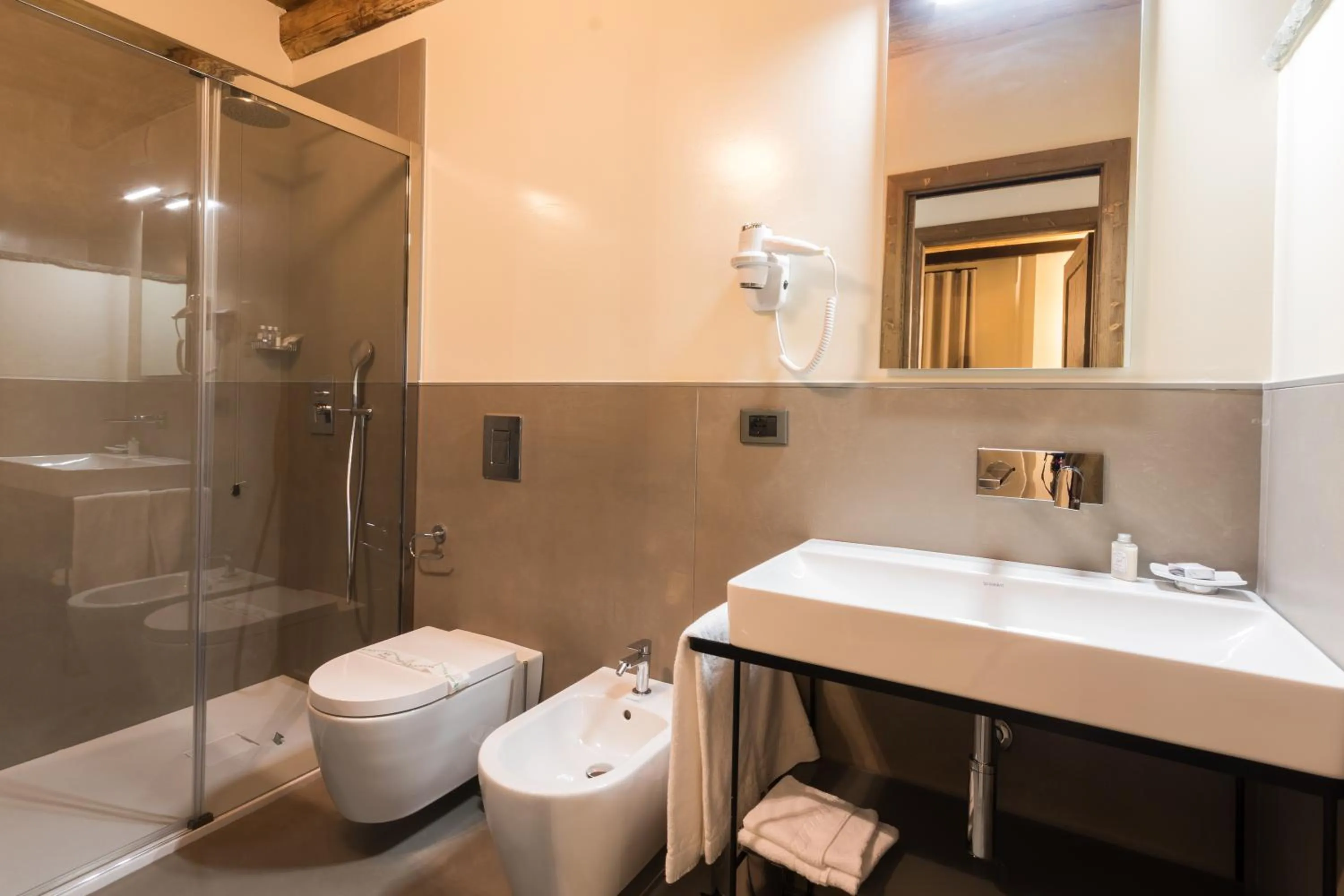 Bathroom in Borgotufi Albergo Diffuso