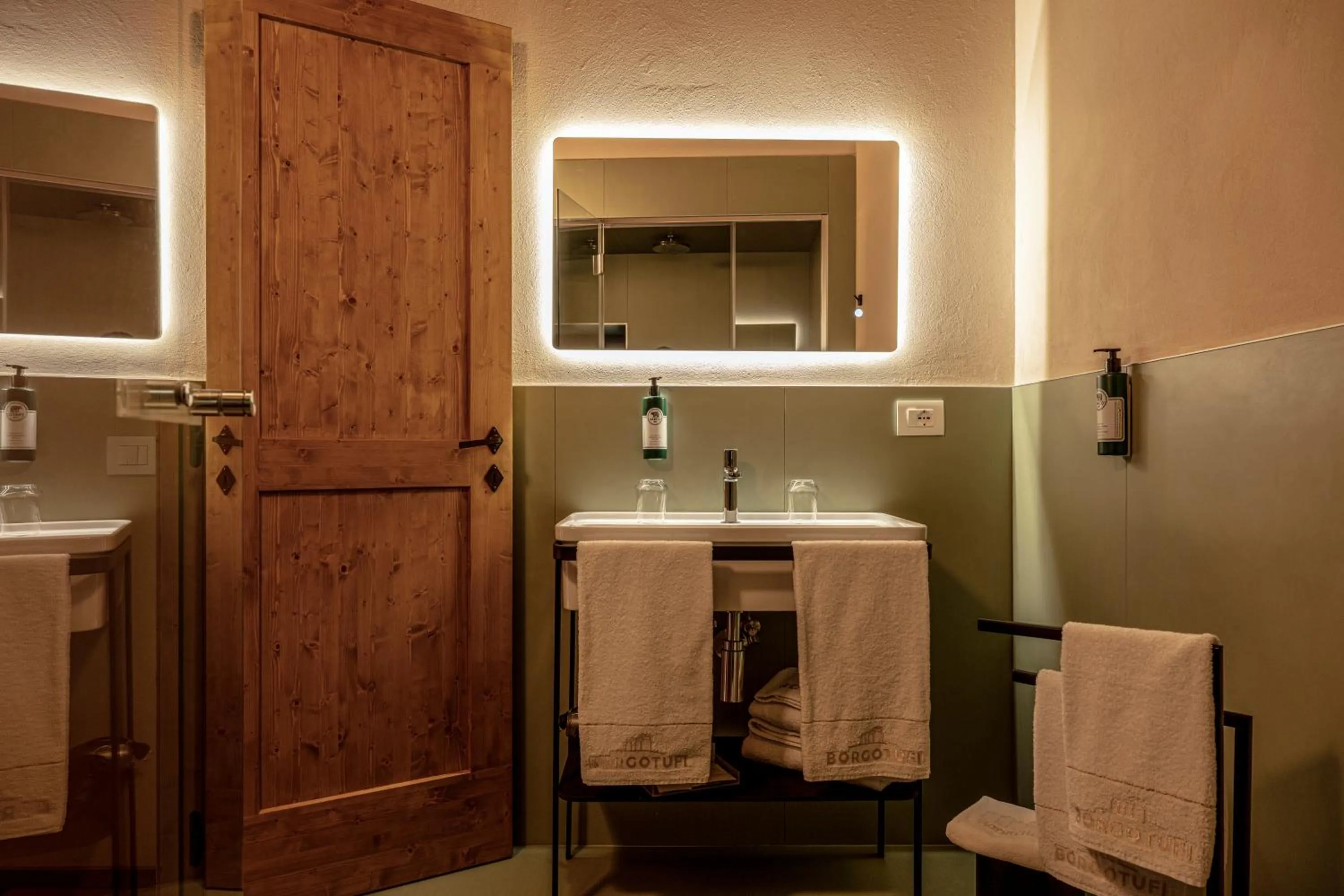 Bathroom in Borgotufi Albergo Diffuso