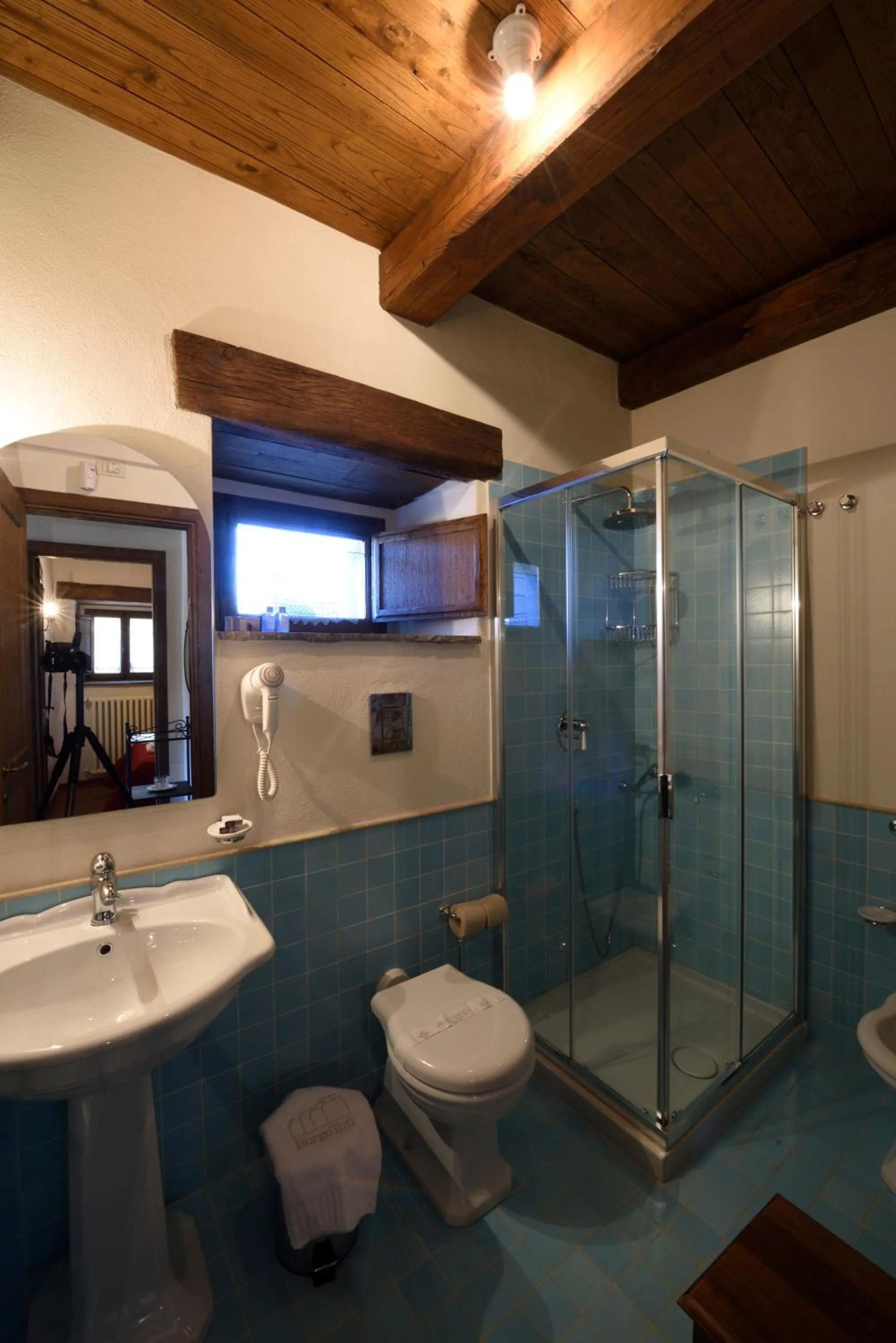Shower in Borgotufi Albergo Diffuso