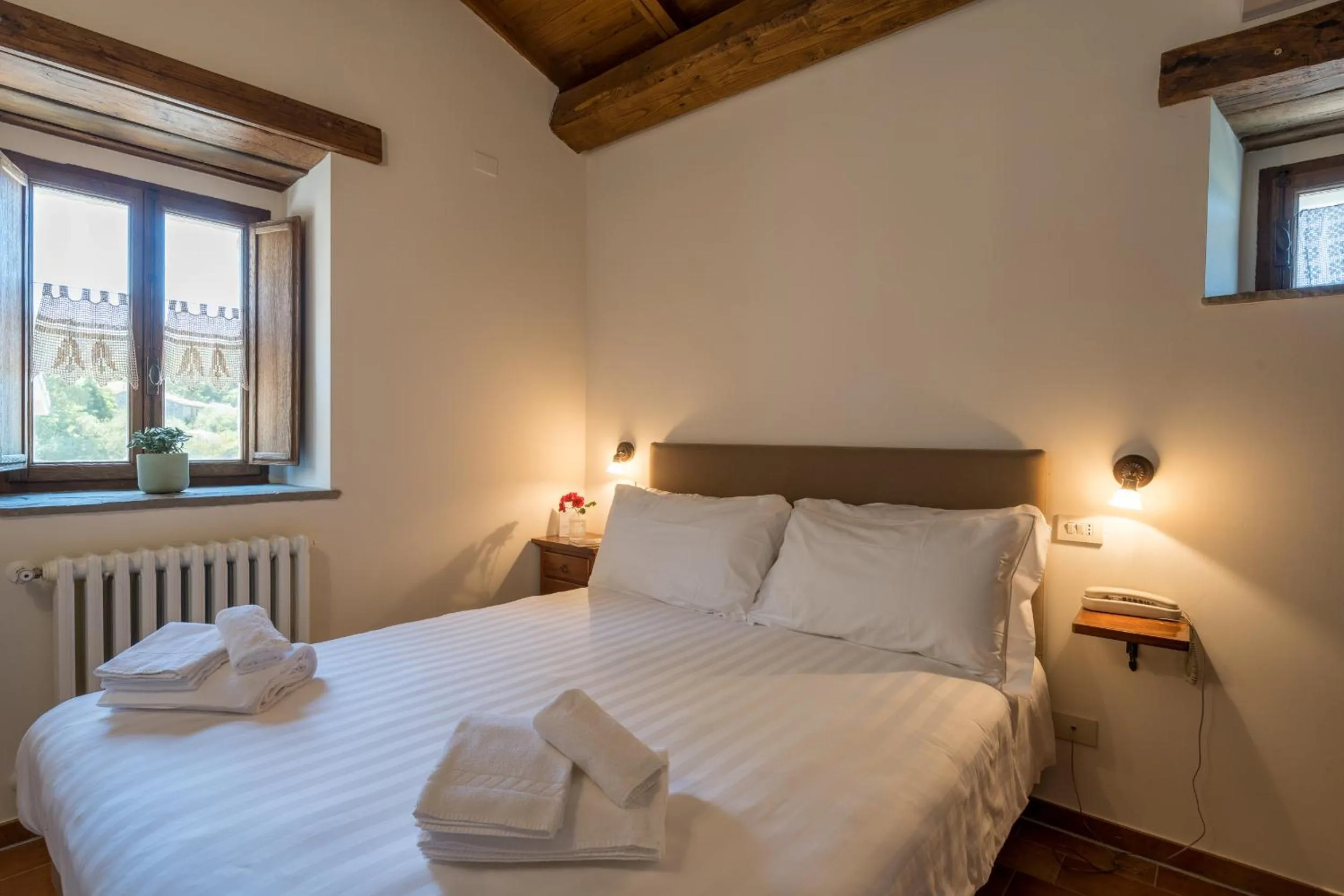 Bed in Borgotufi Albergo Diffuso