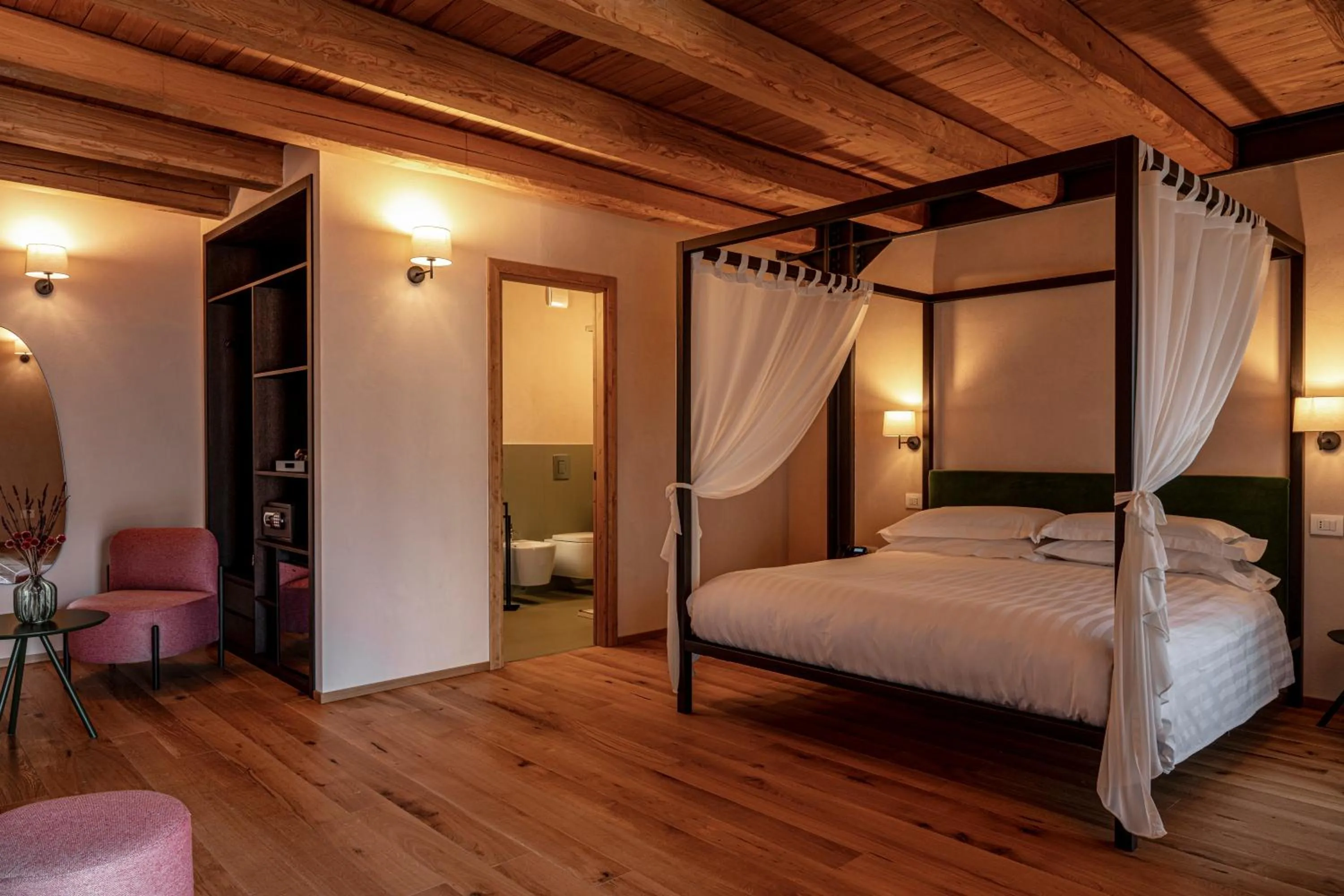 Photo of the whole room, Bed in Borgotufi Albergo Diffuso