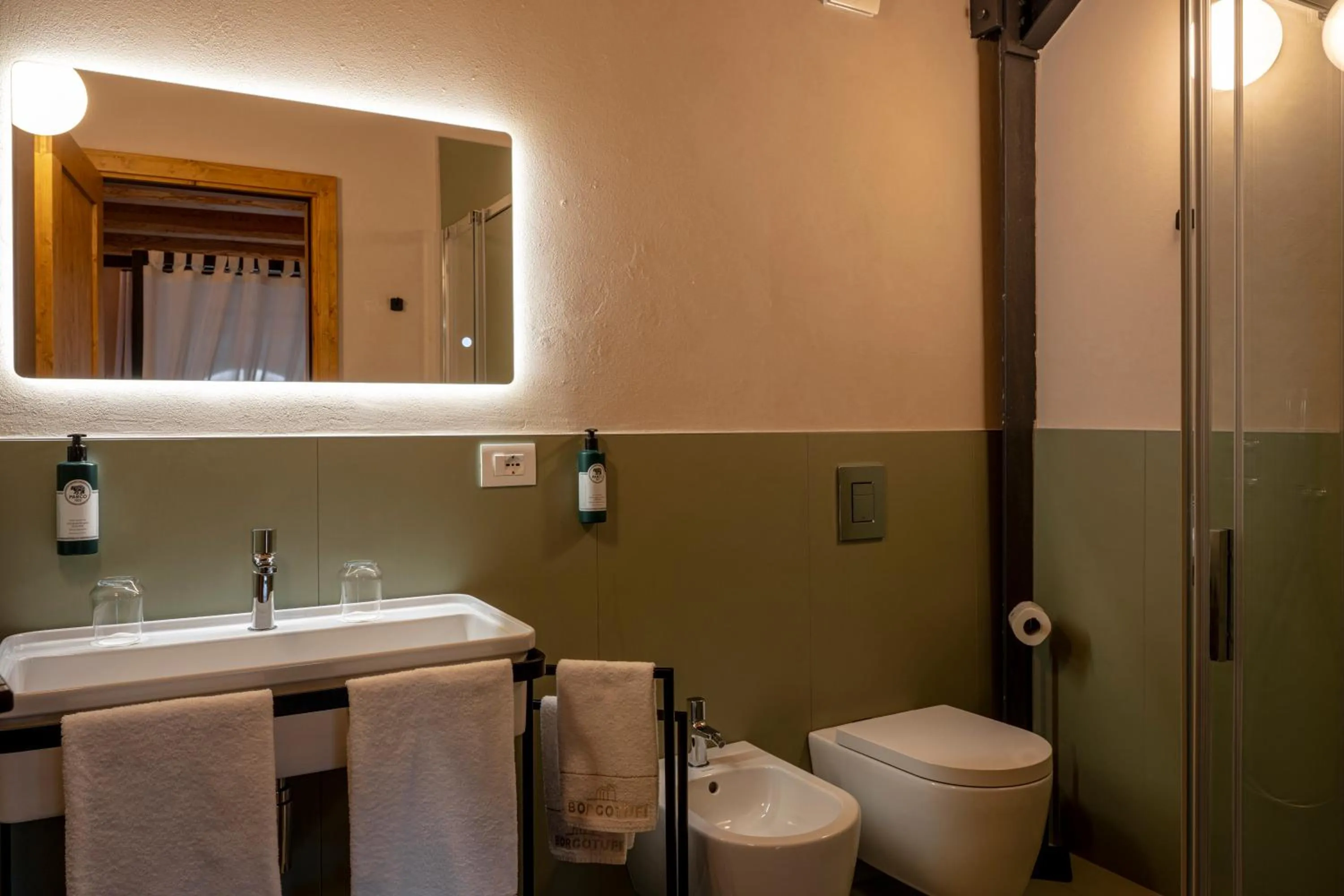 Bathroom in Borgotufi Albergo Diffuso