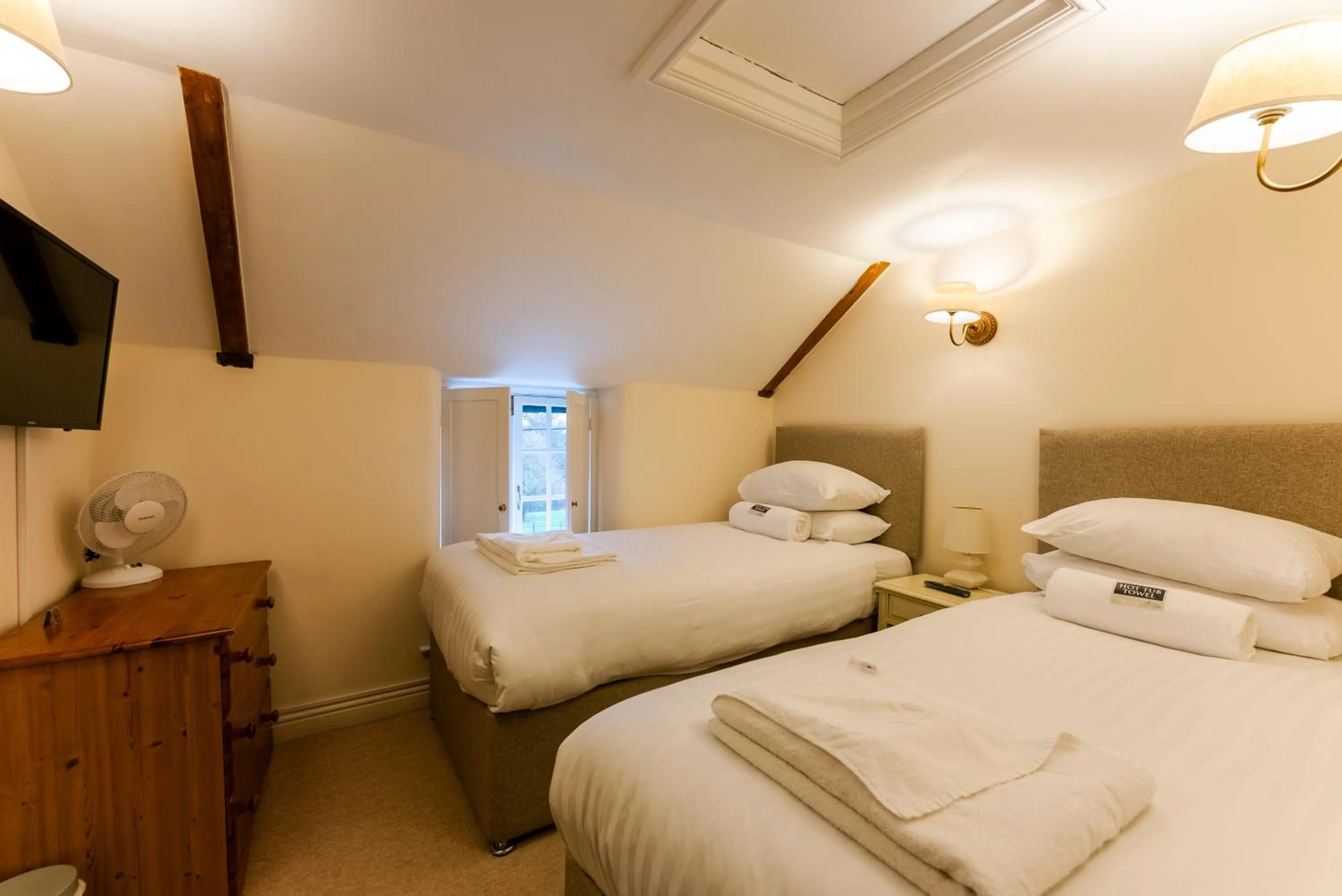 Bed in Oakerthorpe Holiday Village