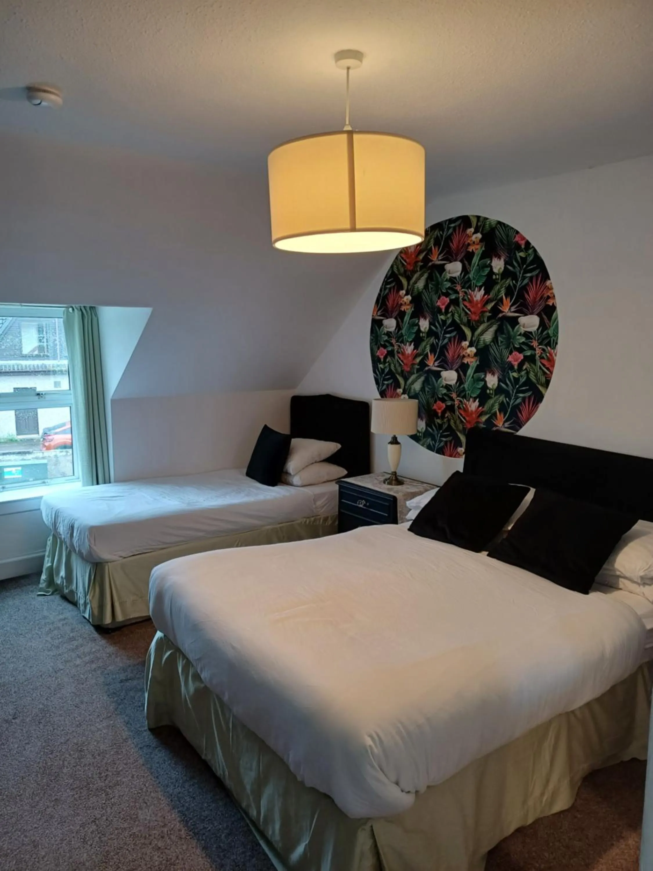 Bed in Jacobite Rose