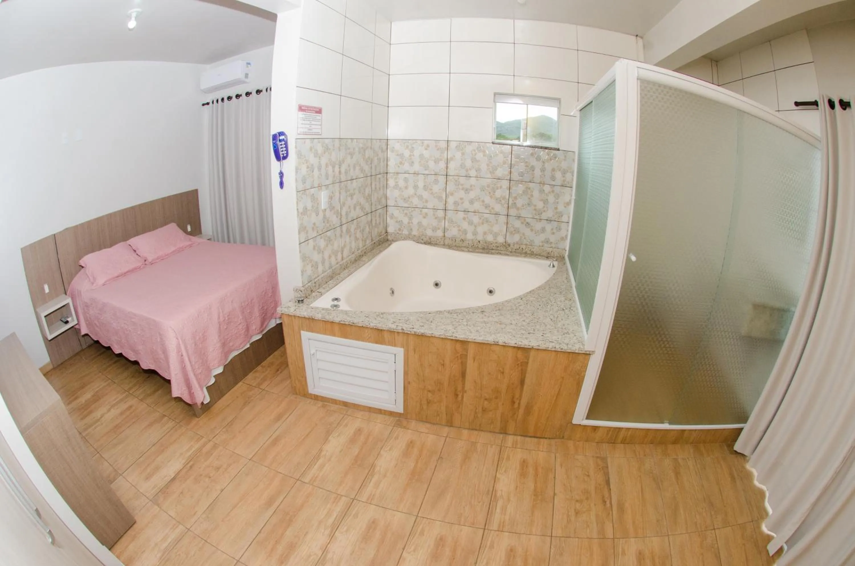Deluxe Double Room with Bath in Pousada Rosa