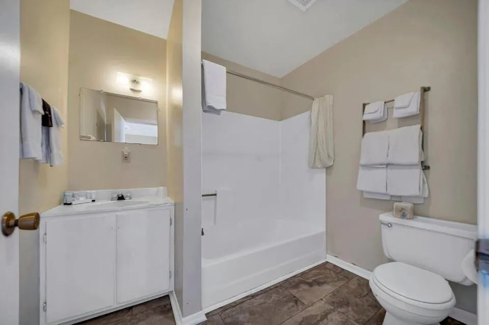 Badlands Hotel & Campground