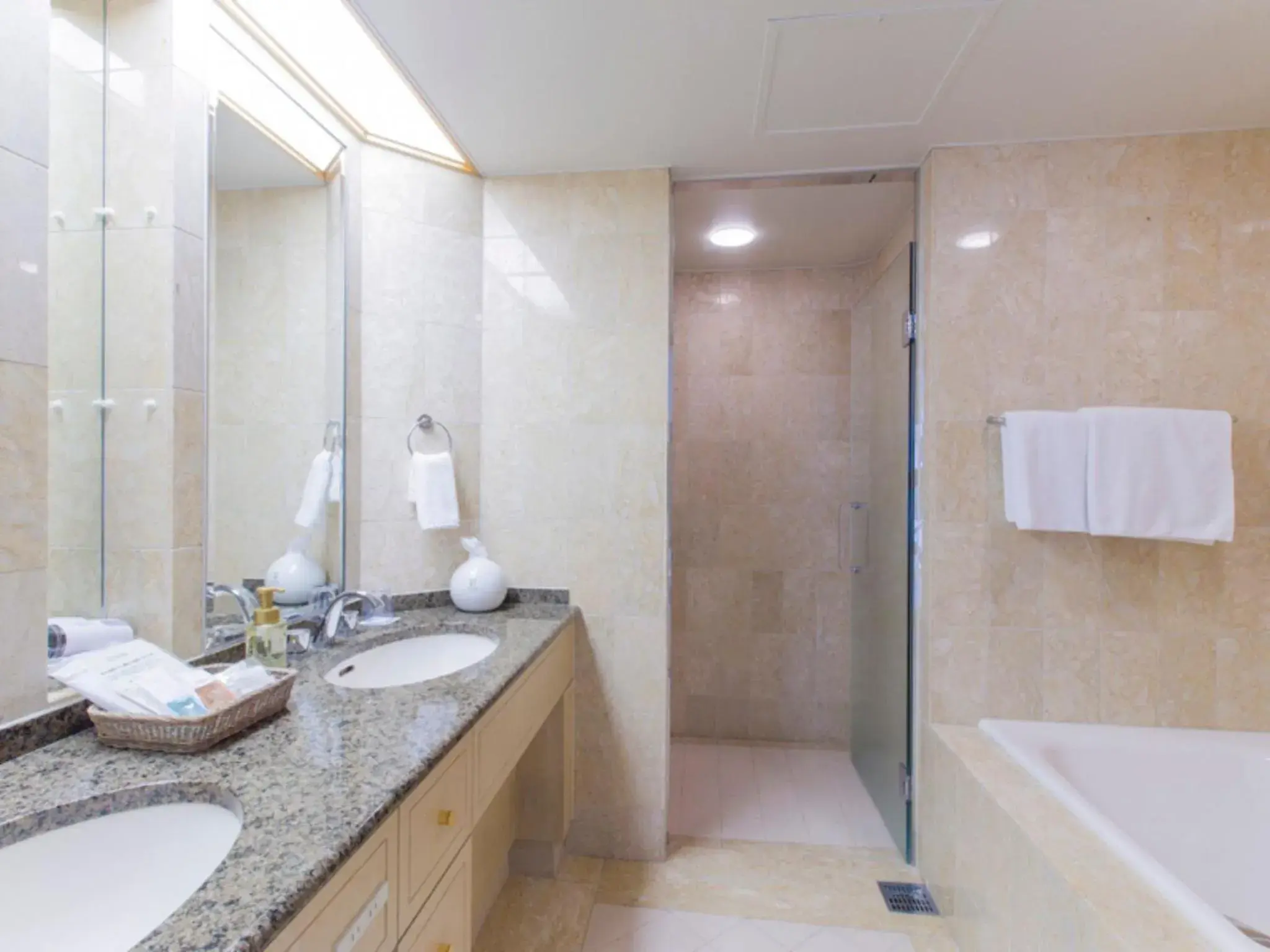 Bathroom in Hotel Arrowle Bathroom in Hotel Arrowle