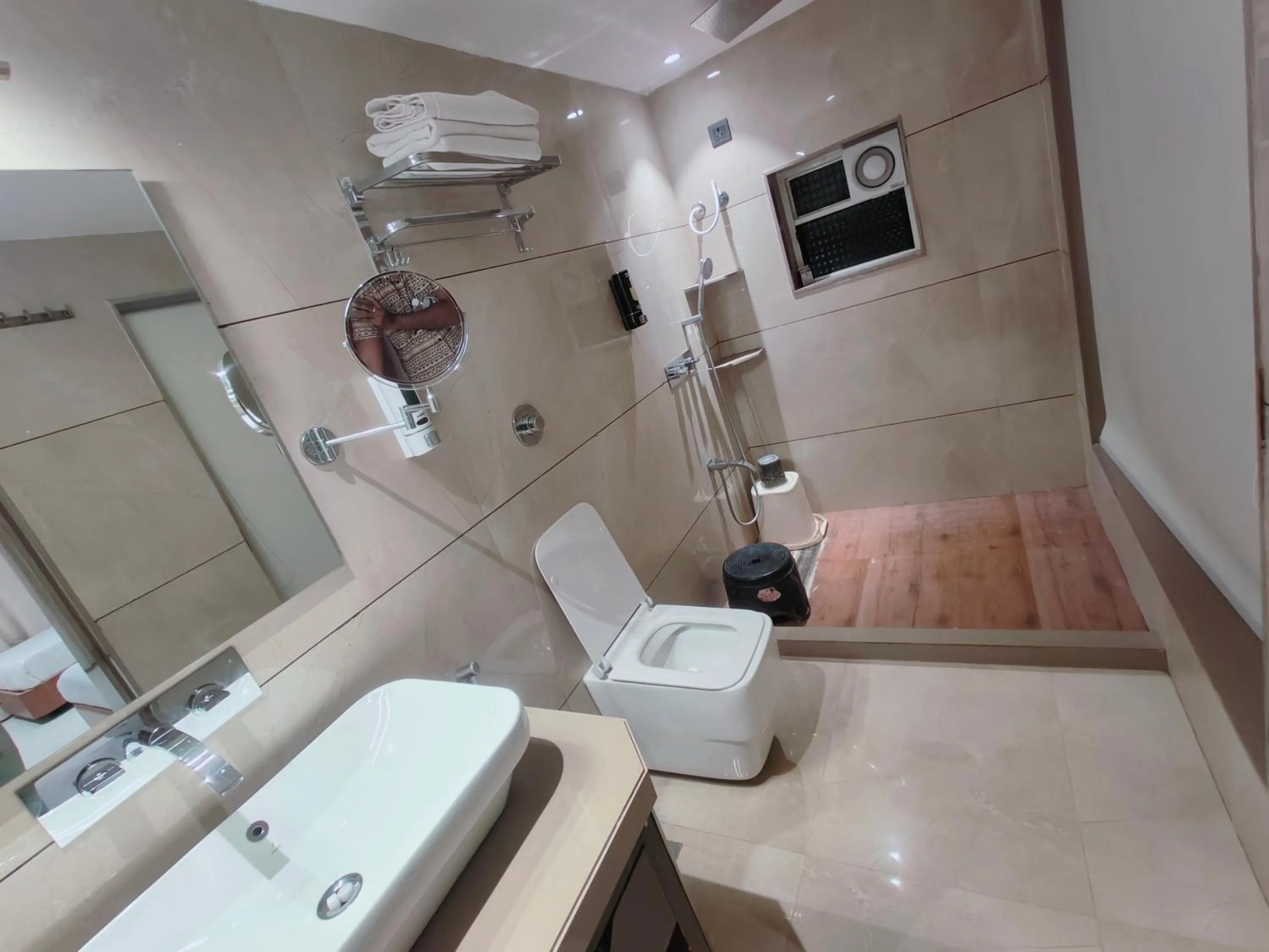 Shower in Hotel Anand Palace