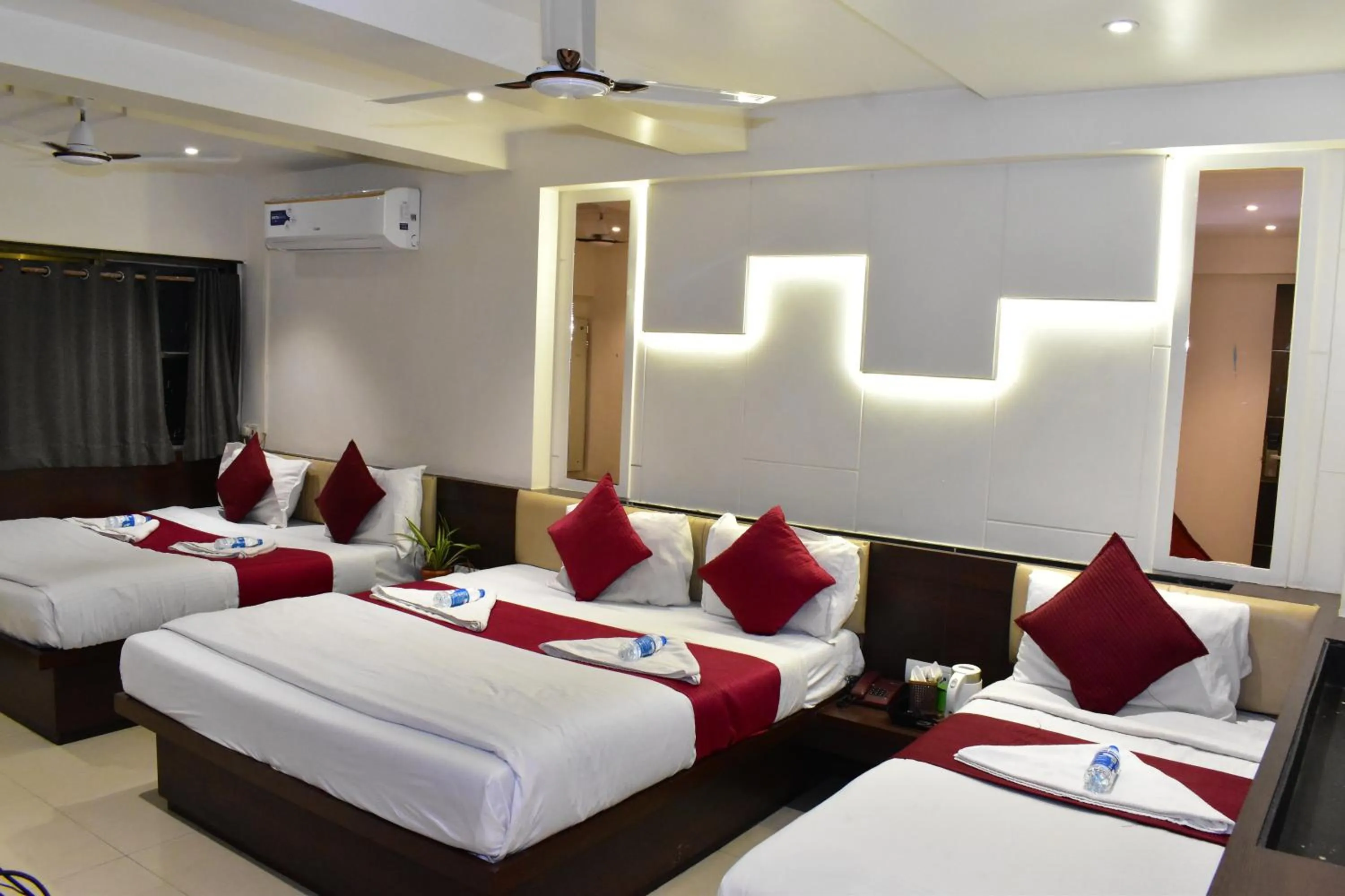 Bed in Hotel Anand Palace
