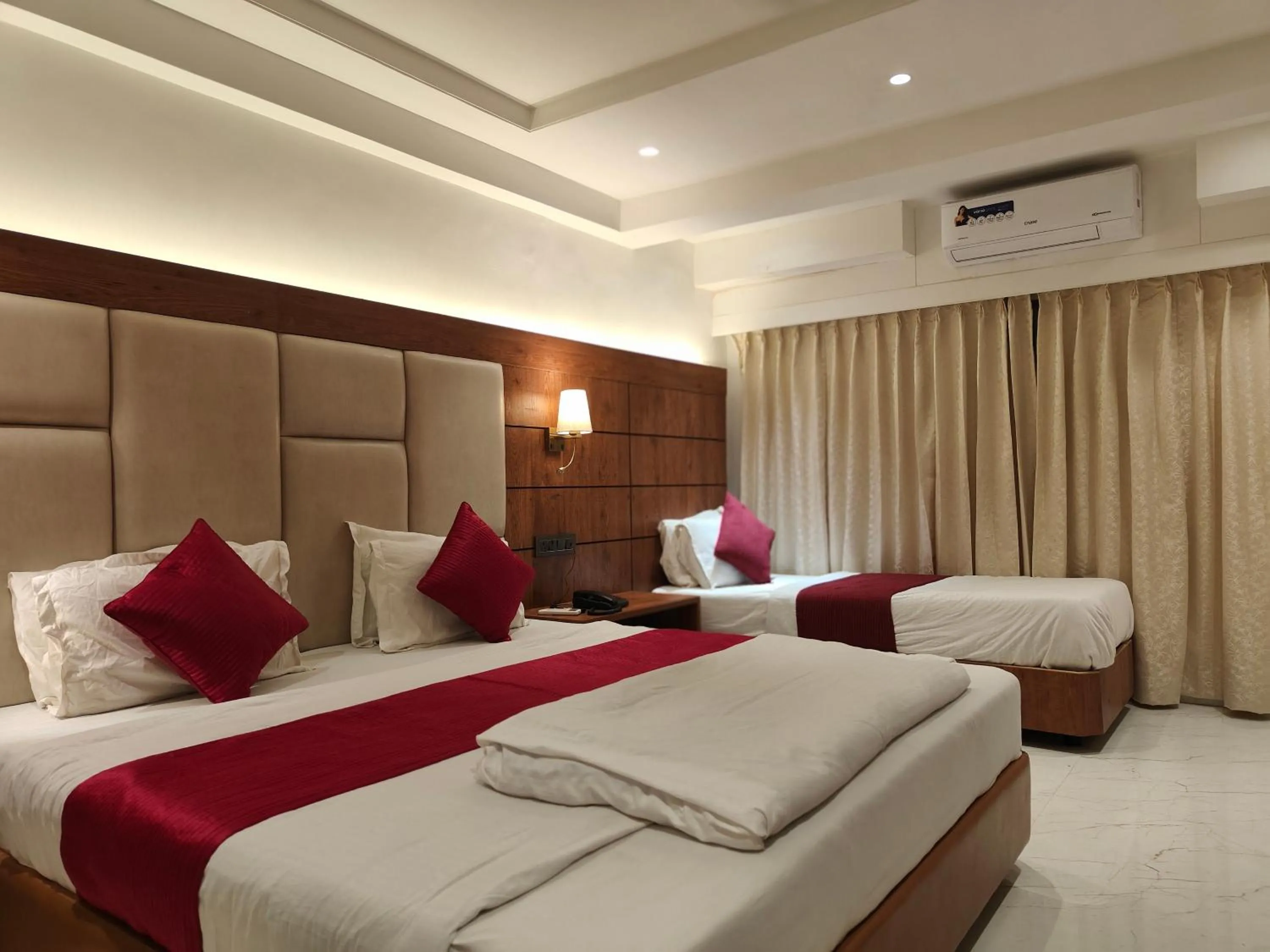 Bed in Hotel Anand Palace