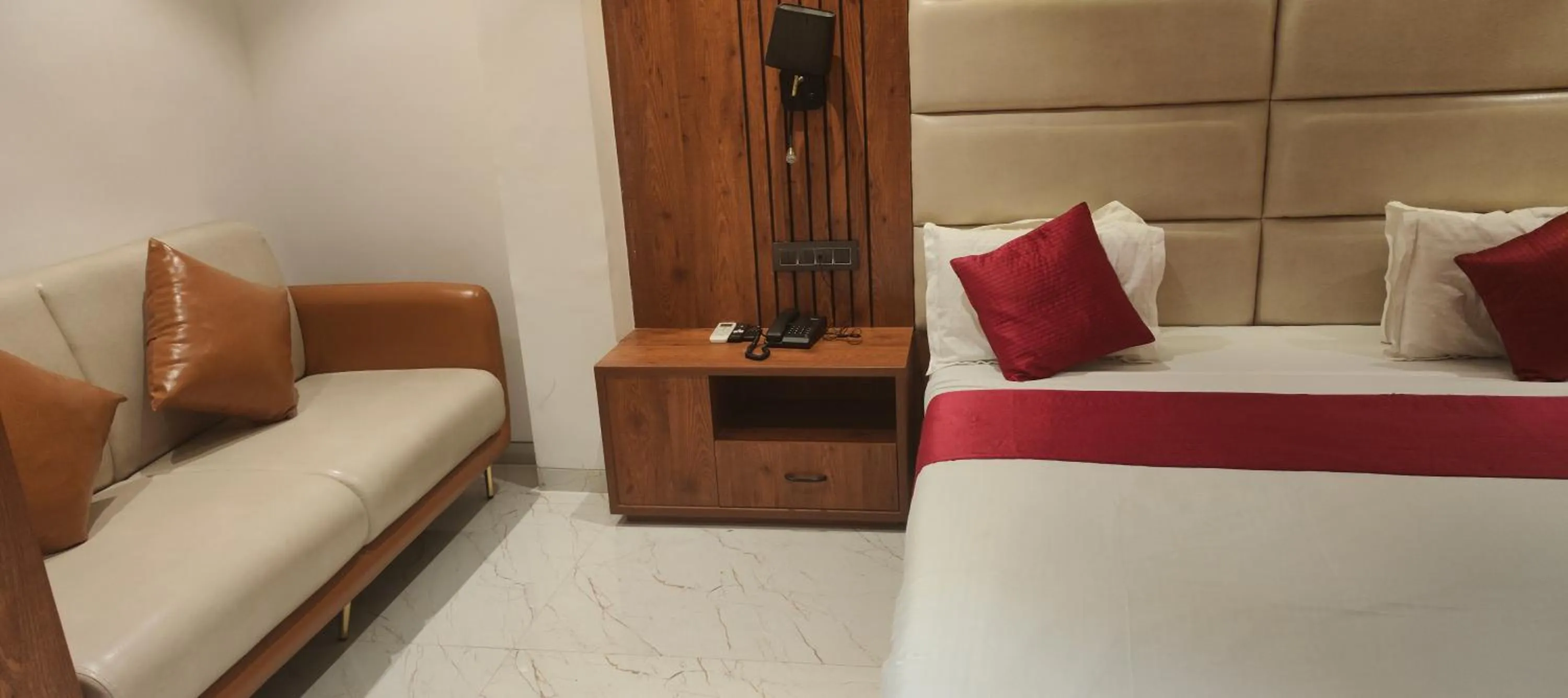 Shower, Bed in Hotel Anand Palace