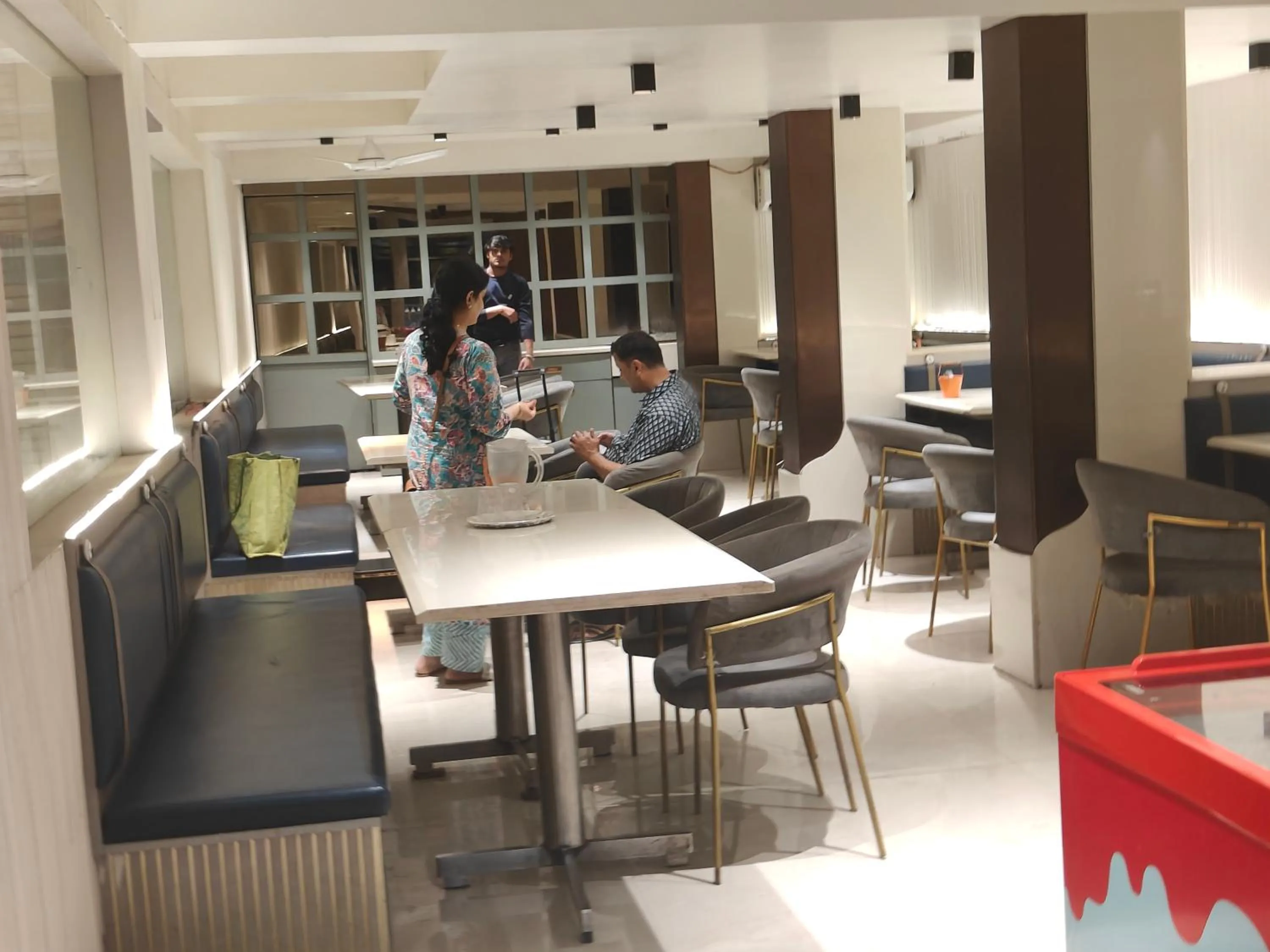 Restaurant/places to eat in Hotel Anand Palace