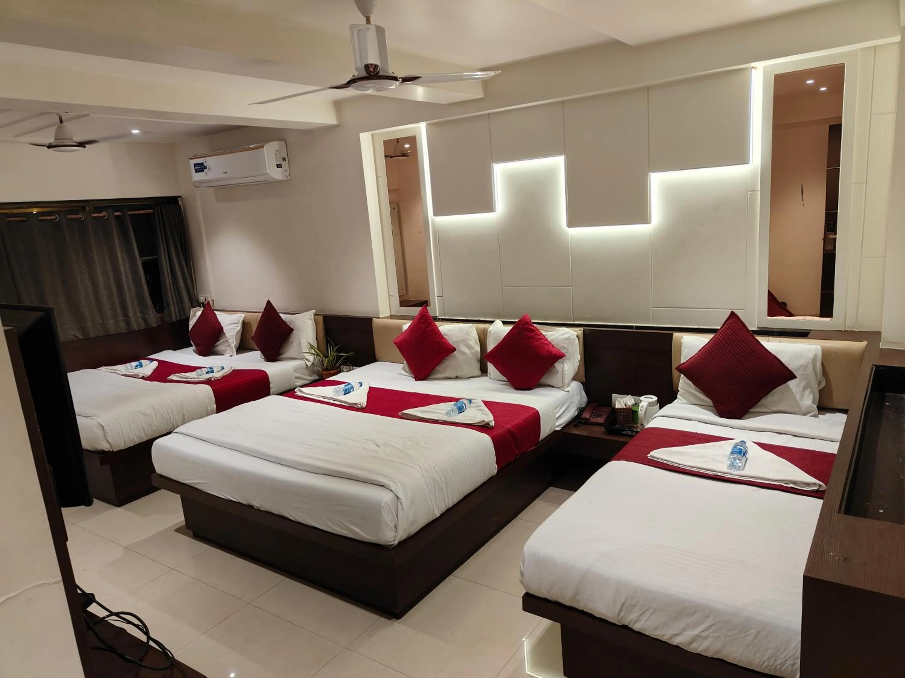 Bed in Hotel Anand Palace