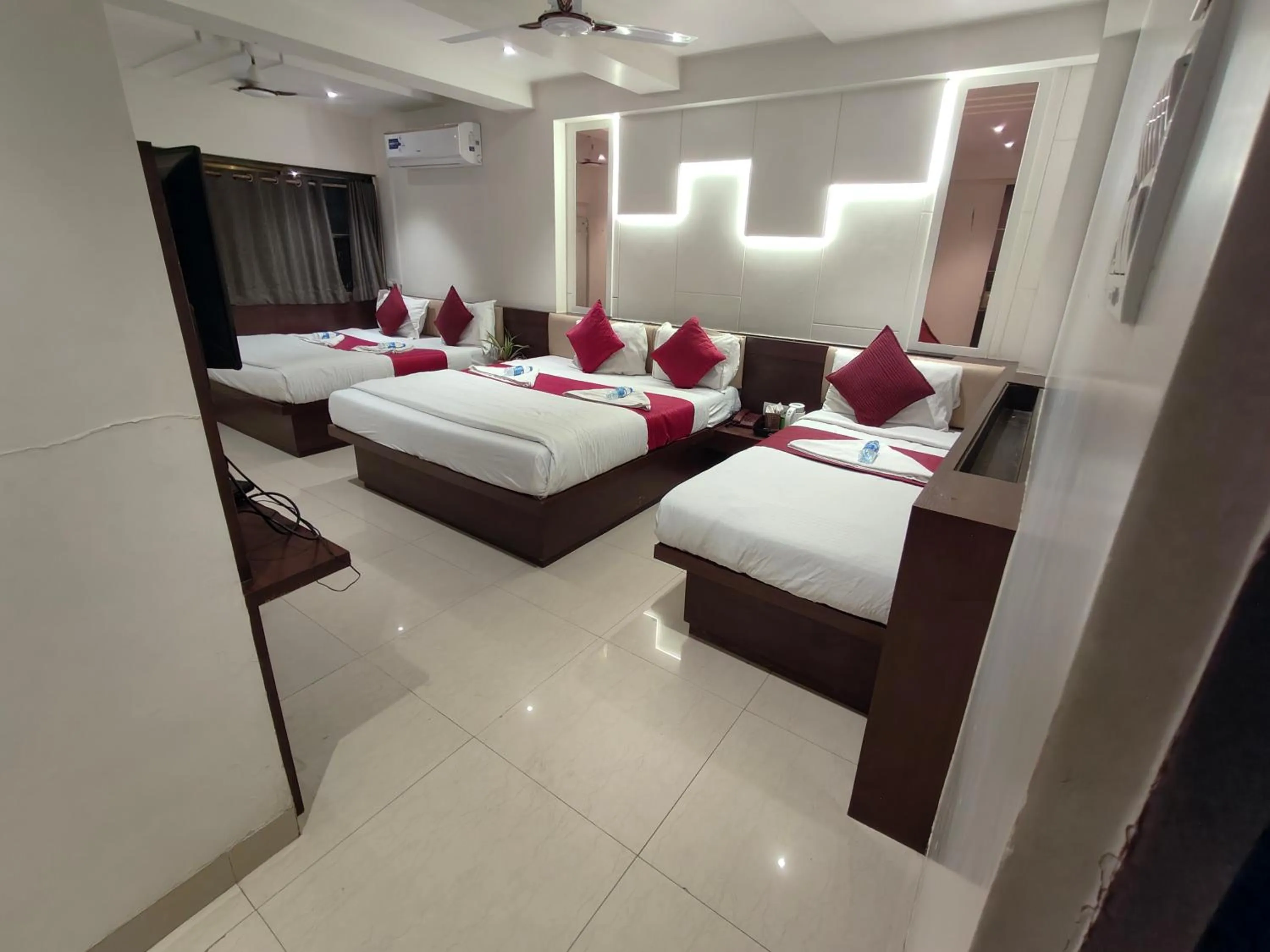 Bed in Hotel Anand Palace