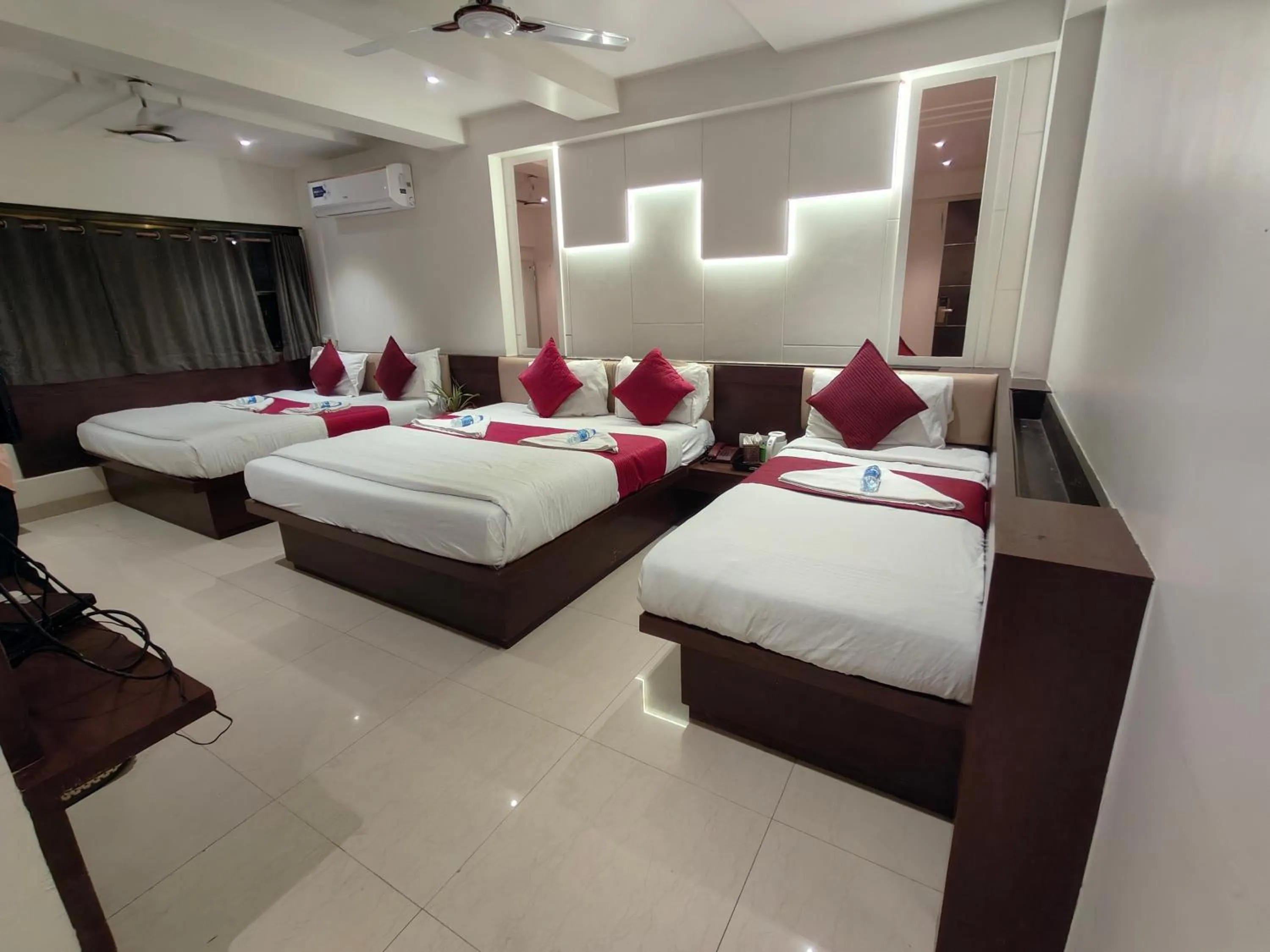 Bed in Hotel Anand Palace