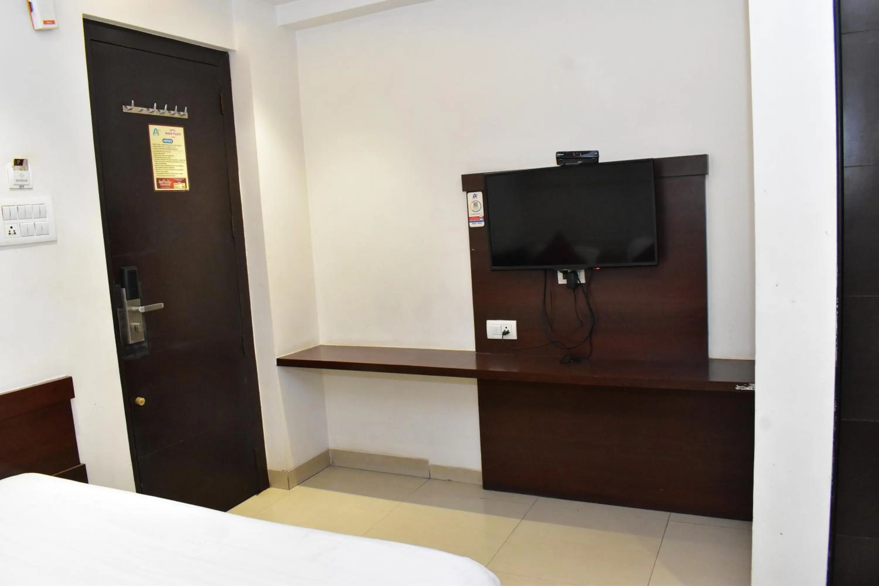 TV and multimedia in Hotel Anand Palace