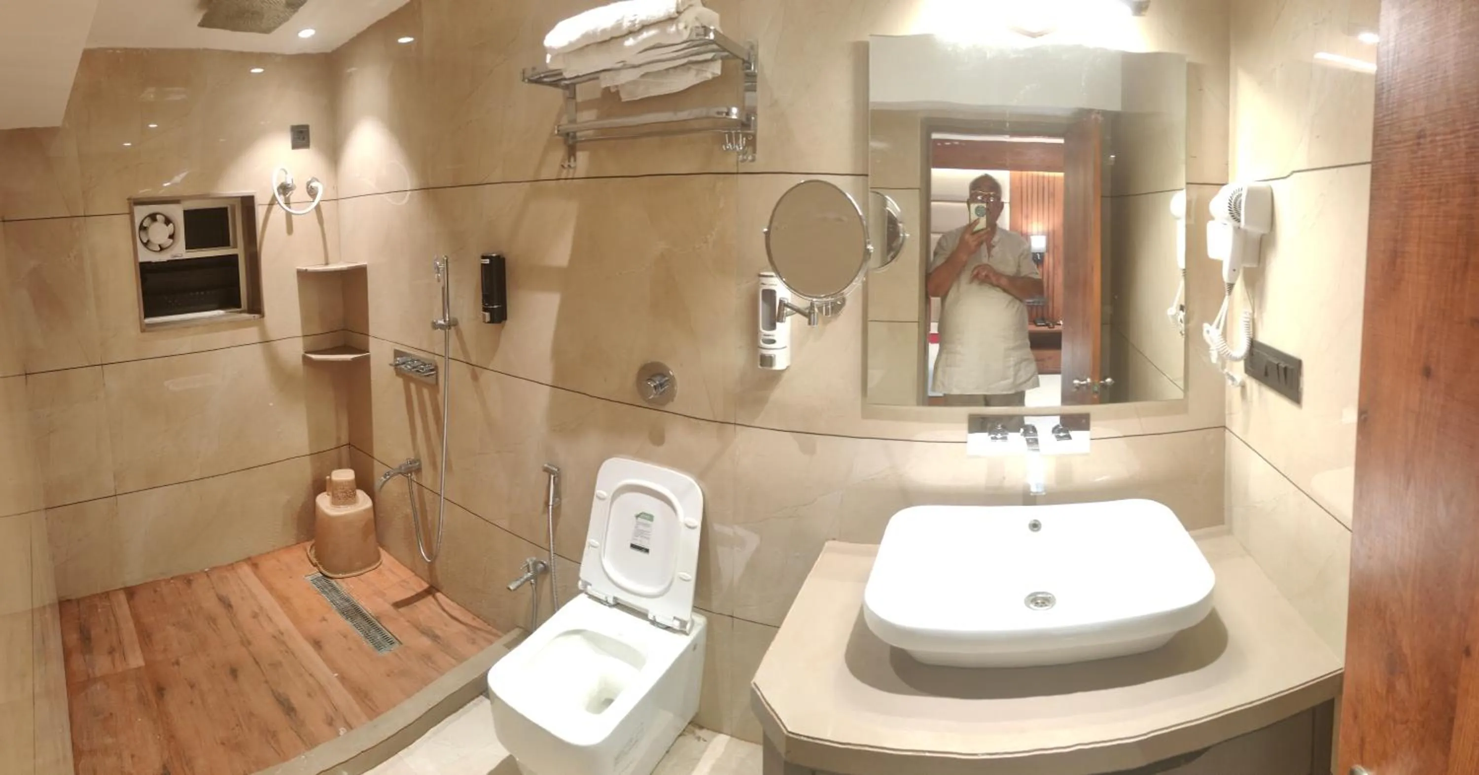 Shower in Hotel Anand Palace