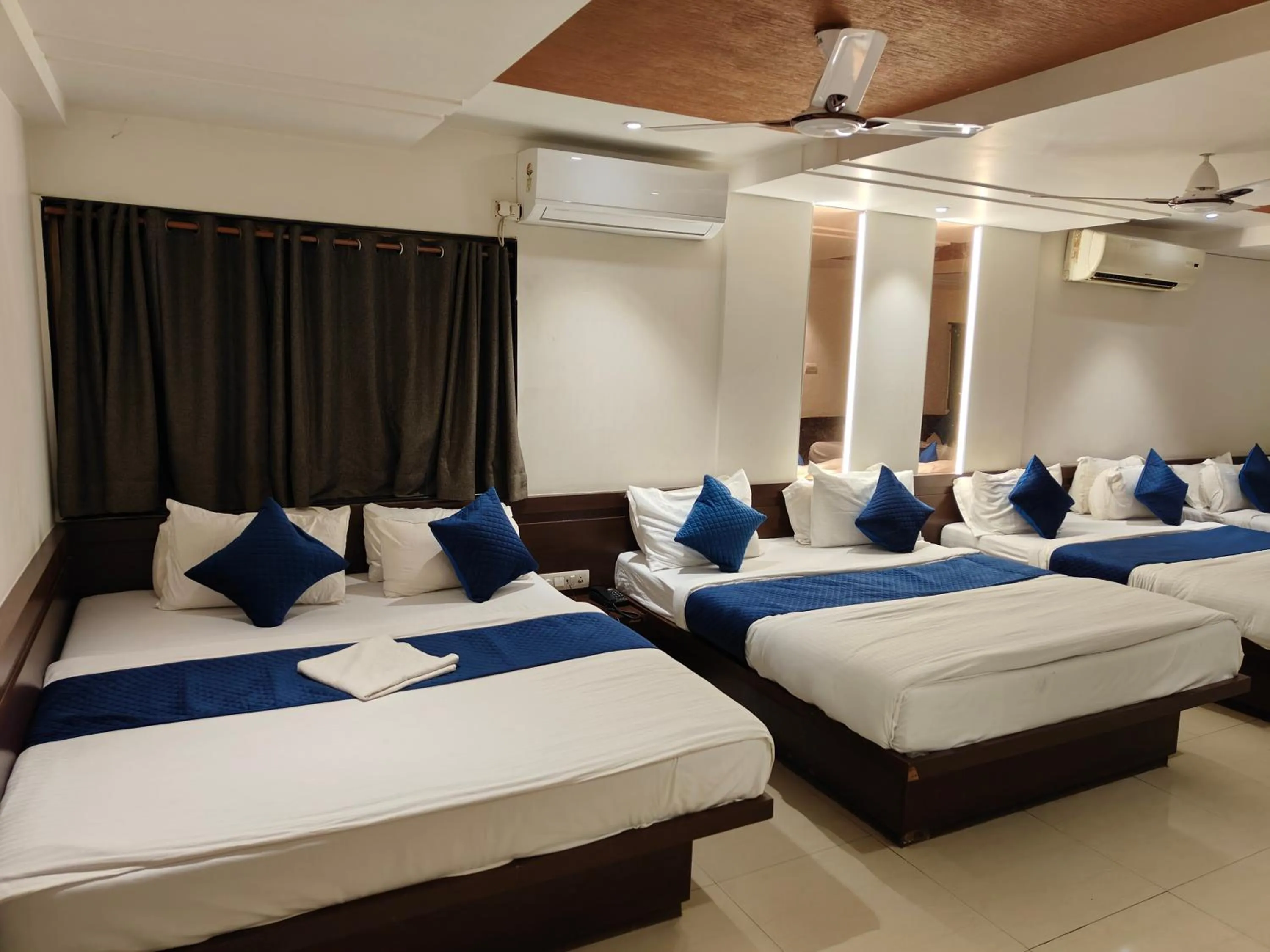 Bed in Hotel Anand Palace