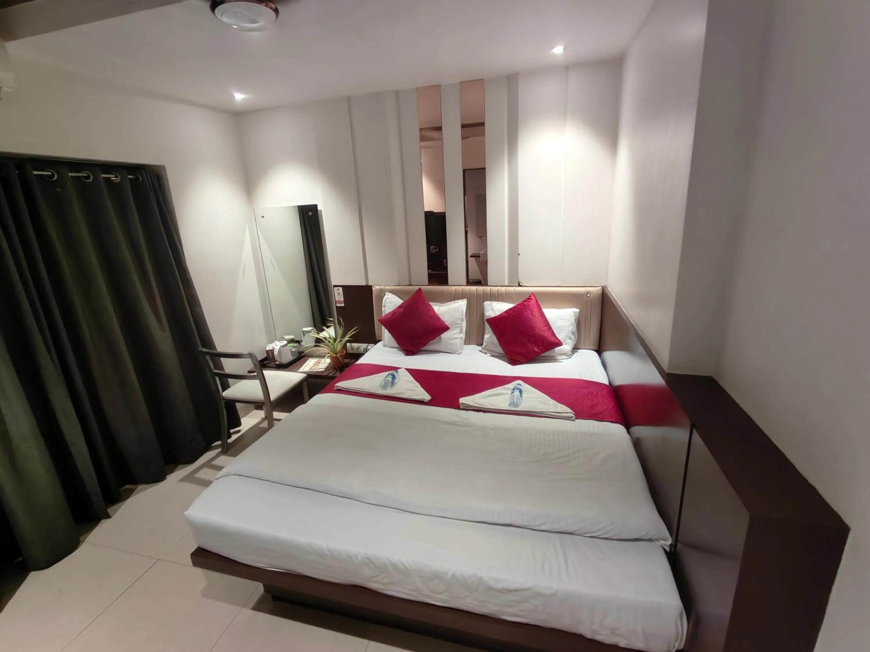 Bed in Hotel Anand Palace