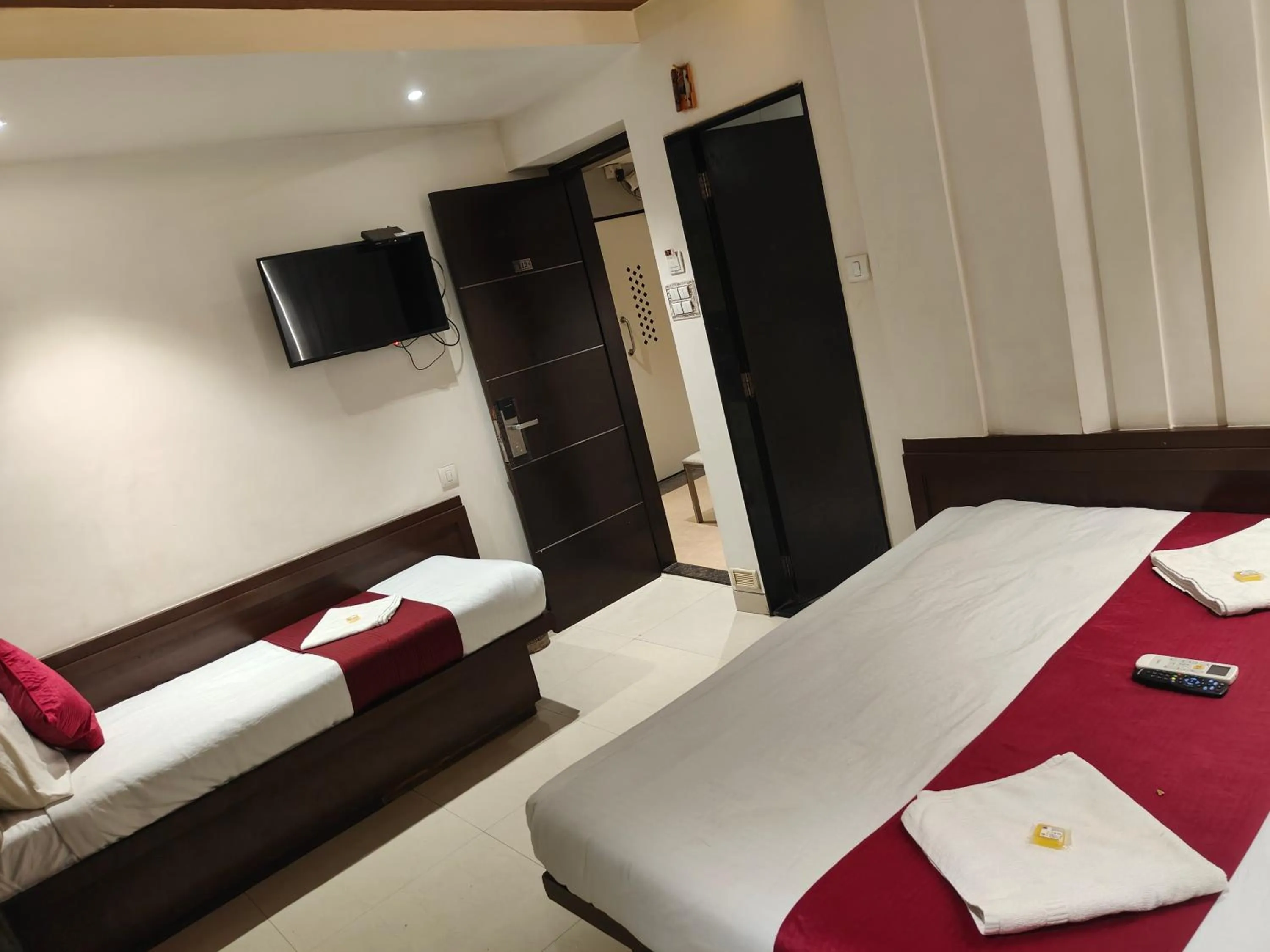 TV and multimedia, Bed in Hotel Anand Palace