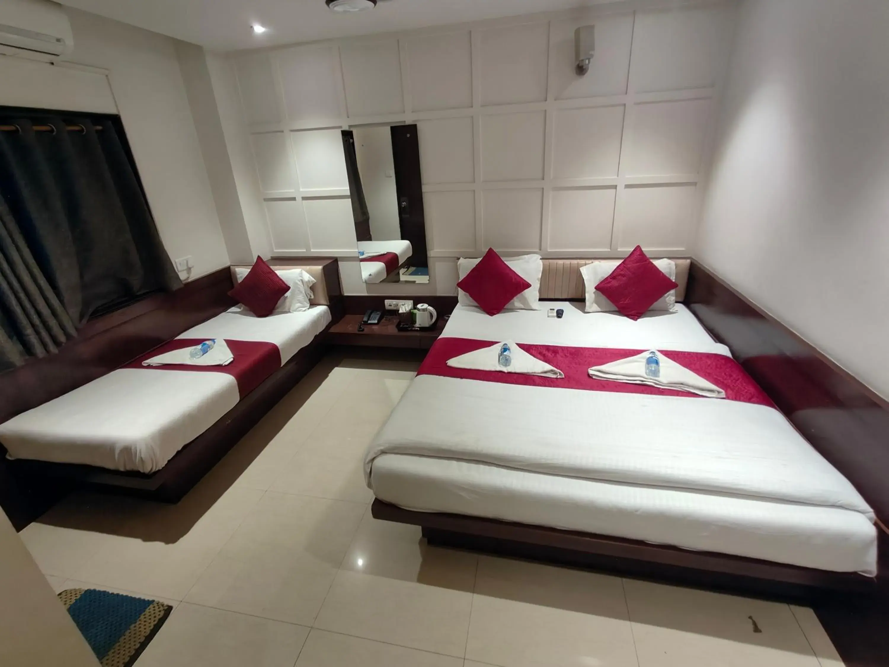 Triple Room with Balcony in Hotel Anand Palace Triple Room with Balcony in Hotel Anand Palace