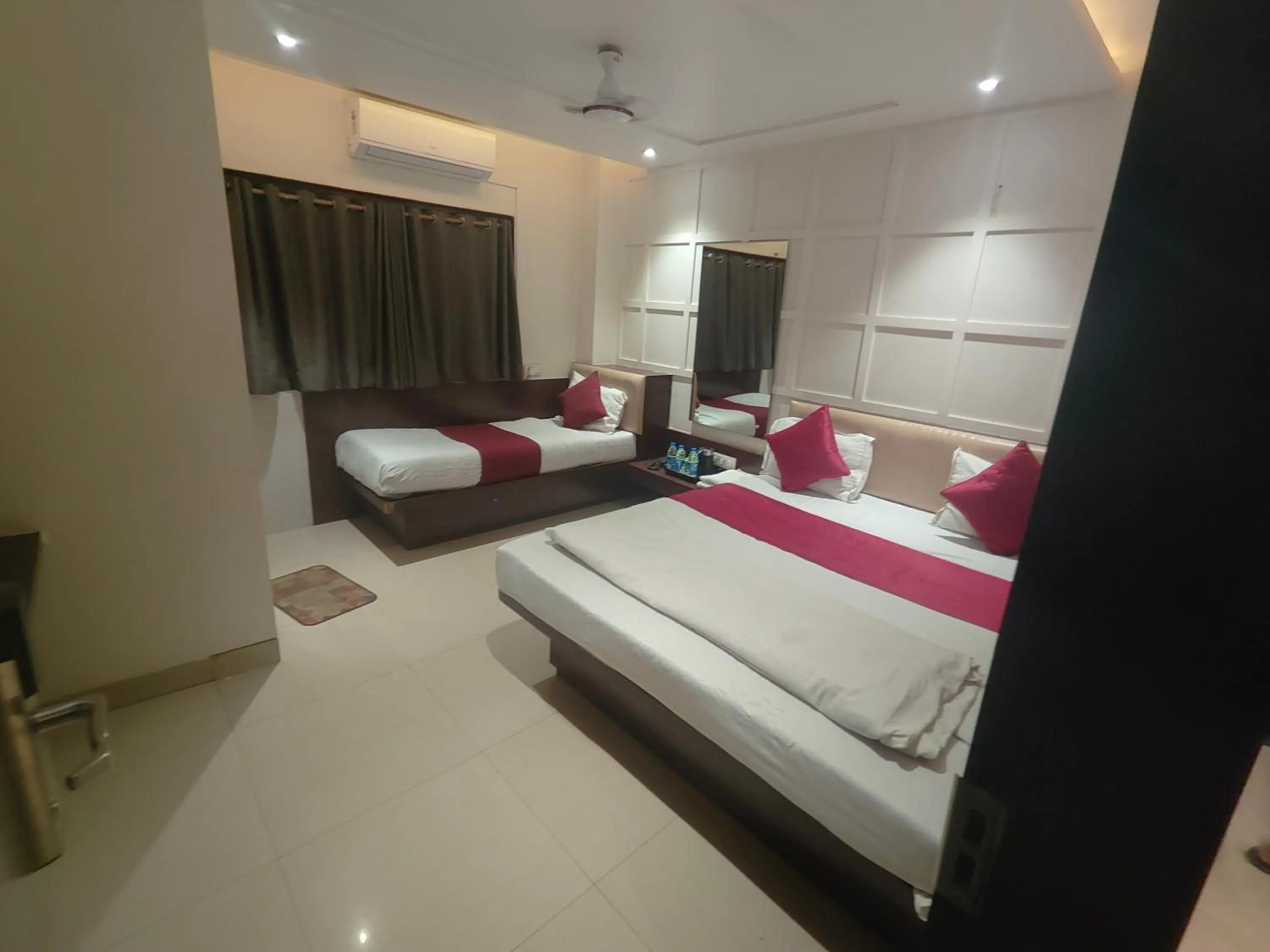 Bed in Hotel Anand Palace