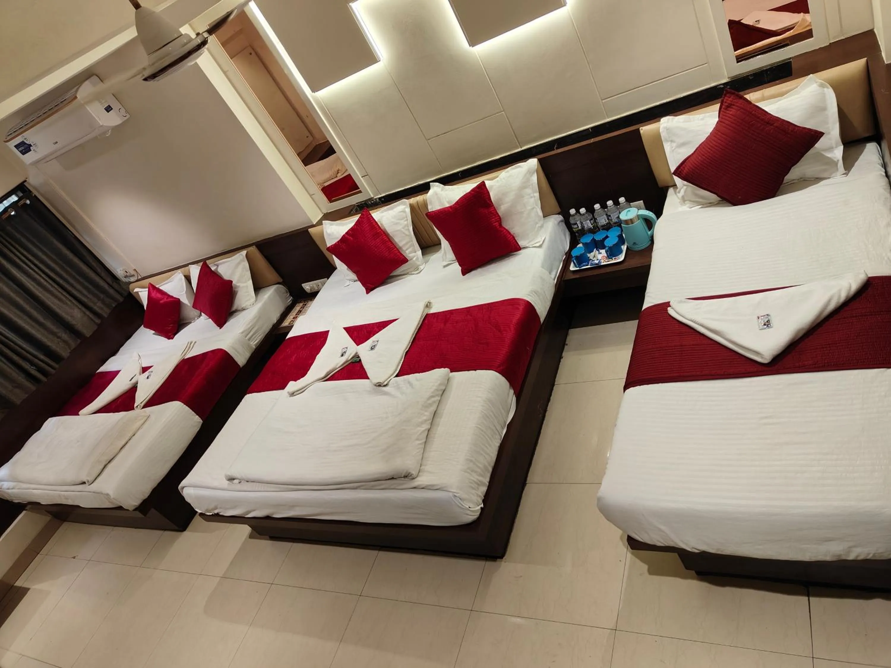 Bed in Hotel Anand Palace