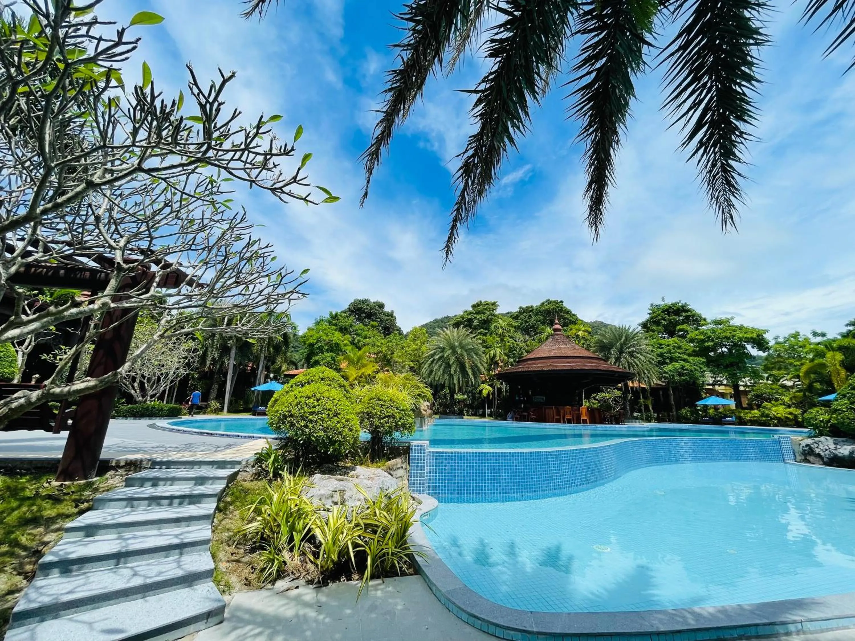 Swimming pool in Try Palace Resort Kep