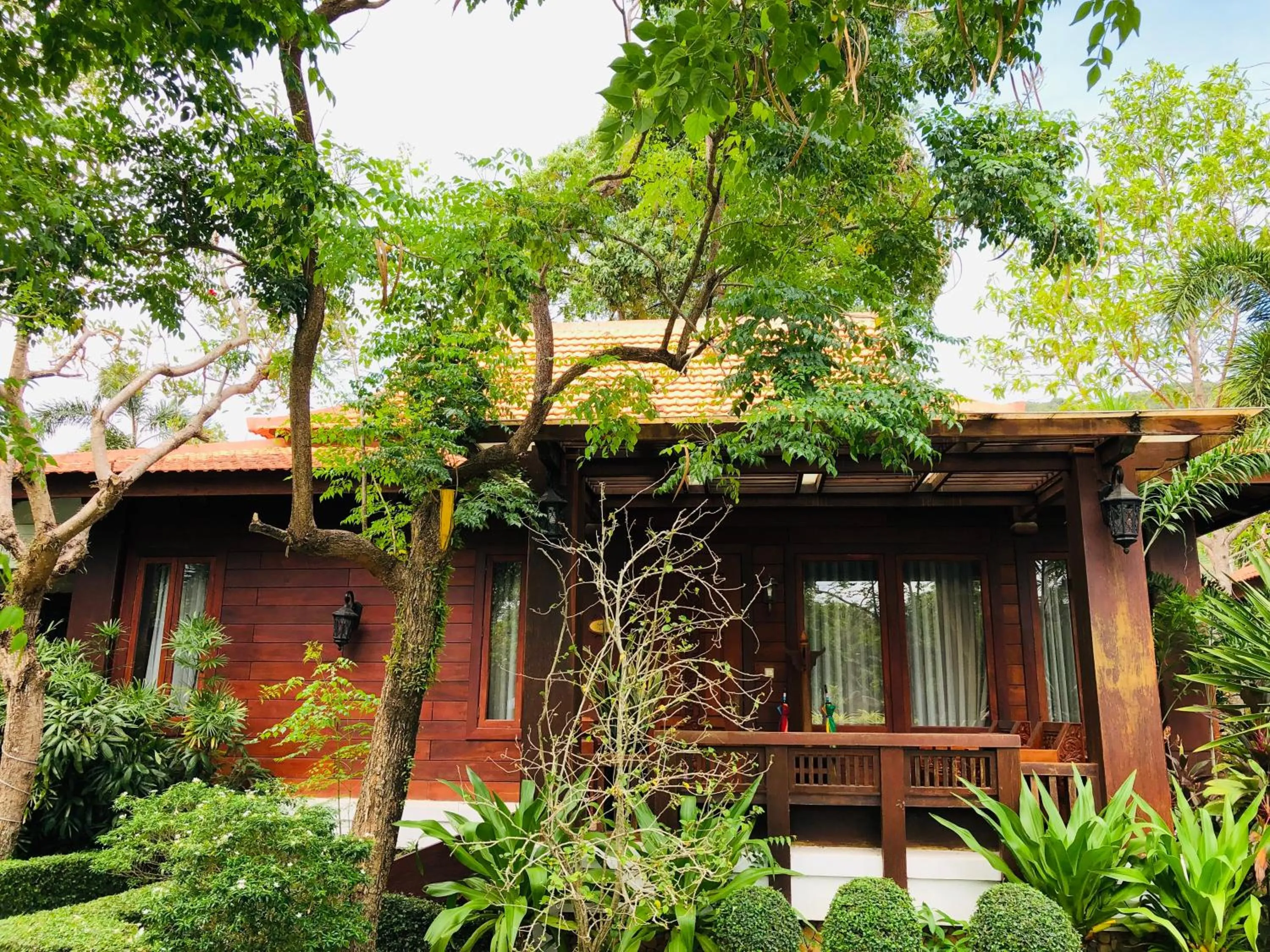 Garden in Try Palace Resort Kep