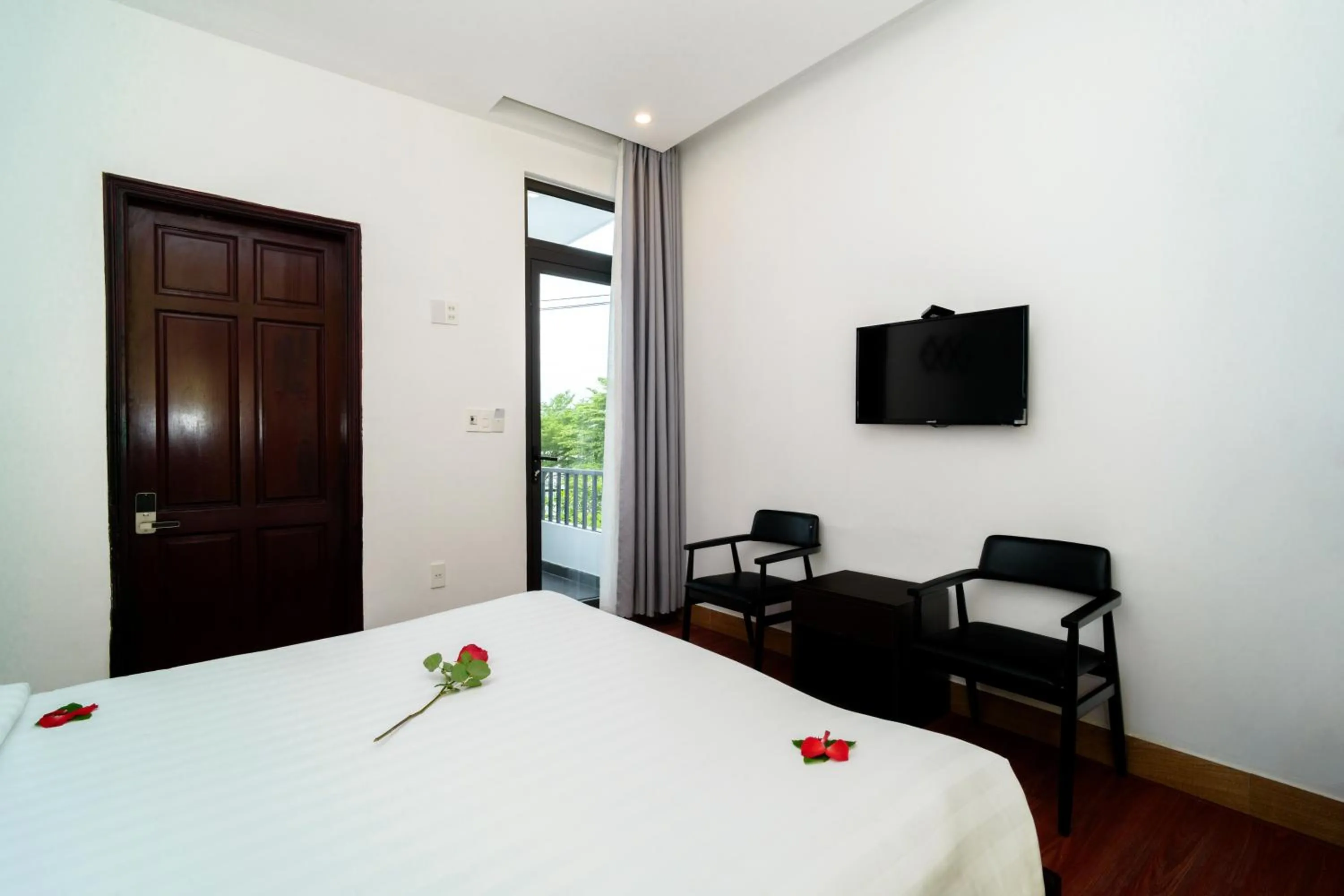 Bed in Serene Riverside Hotel Hoi An