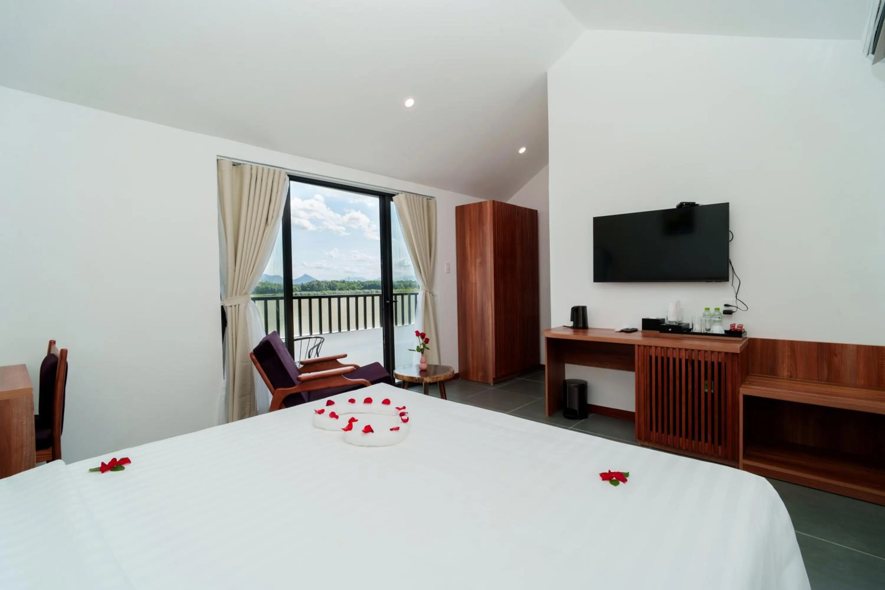 Natural landscape, Bed in Serene Riverside Hotel Hoi An