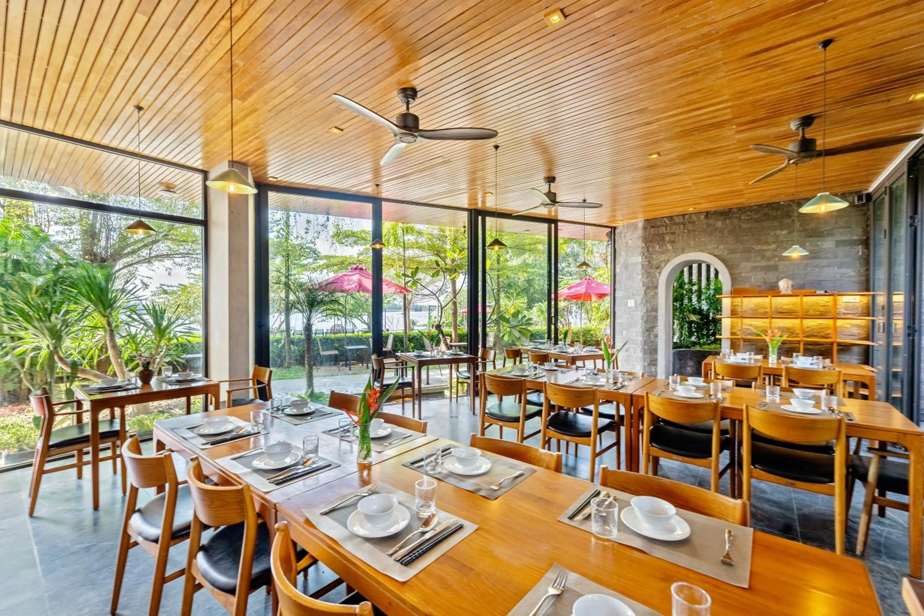 Restaurant/places to eat in Serene Riverside Hotel Hoi An