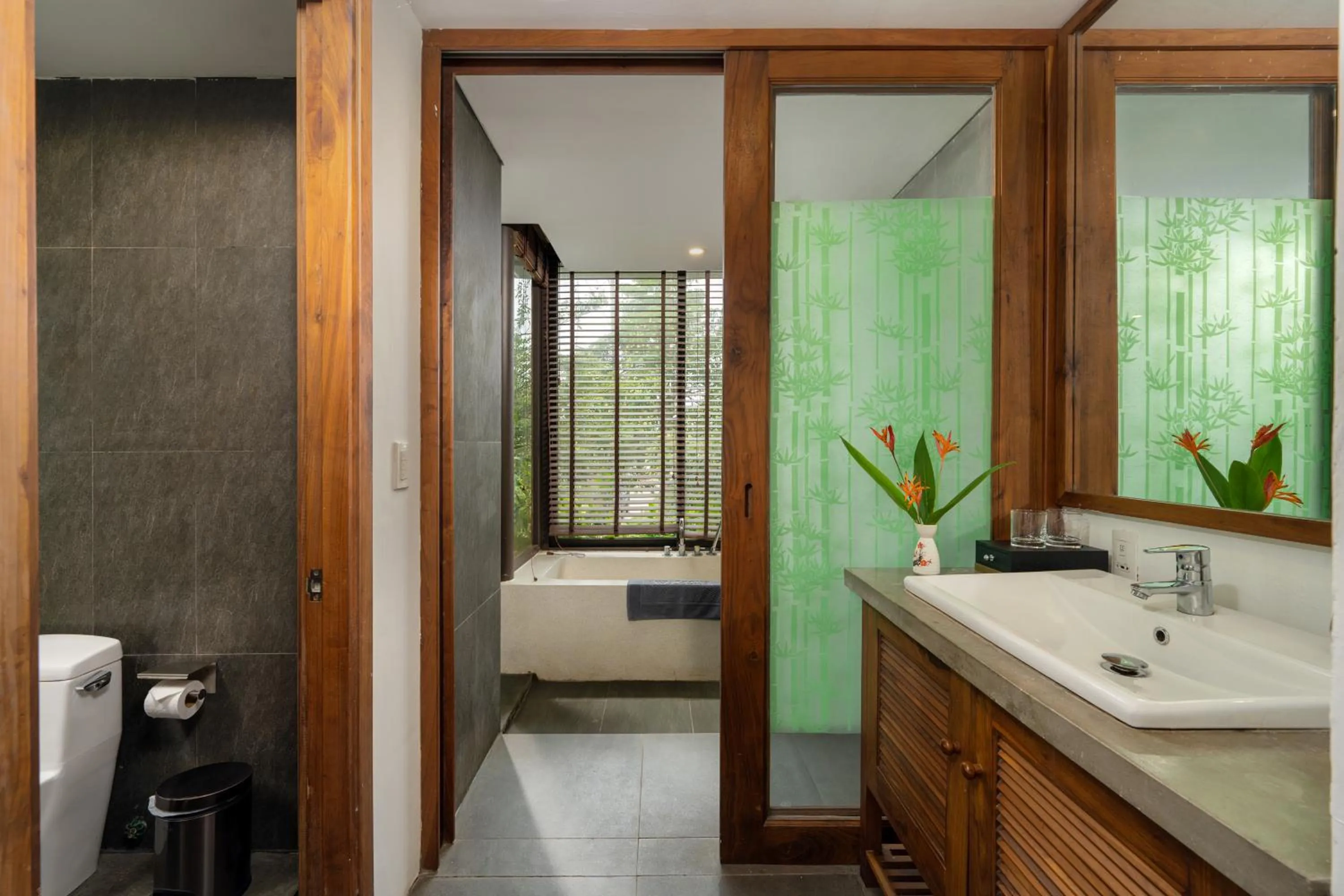 Bathroom, Bed in Gia Huy Riverside Hotel Hoi An