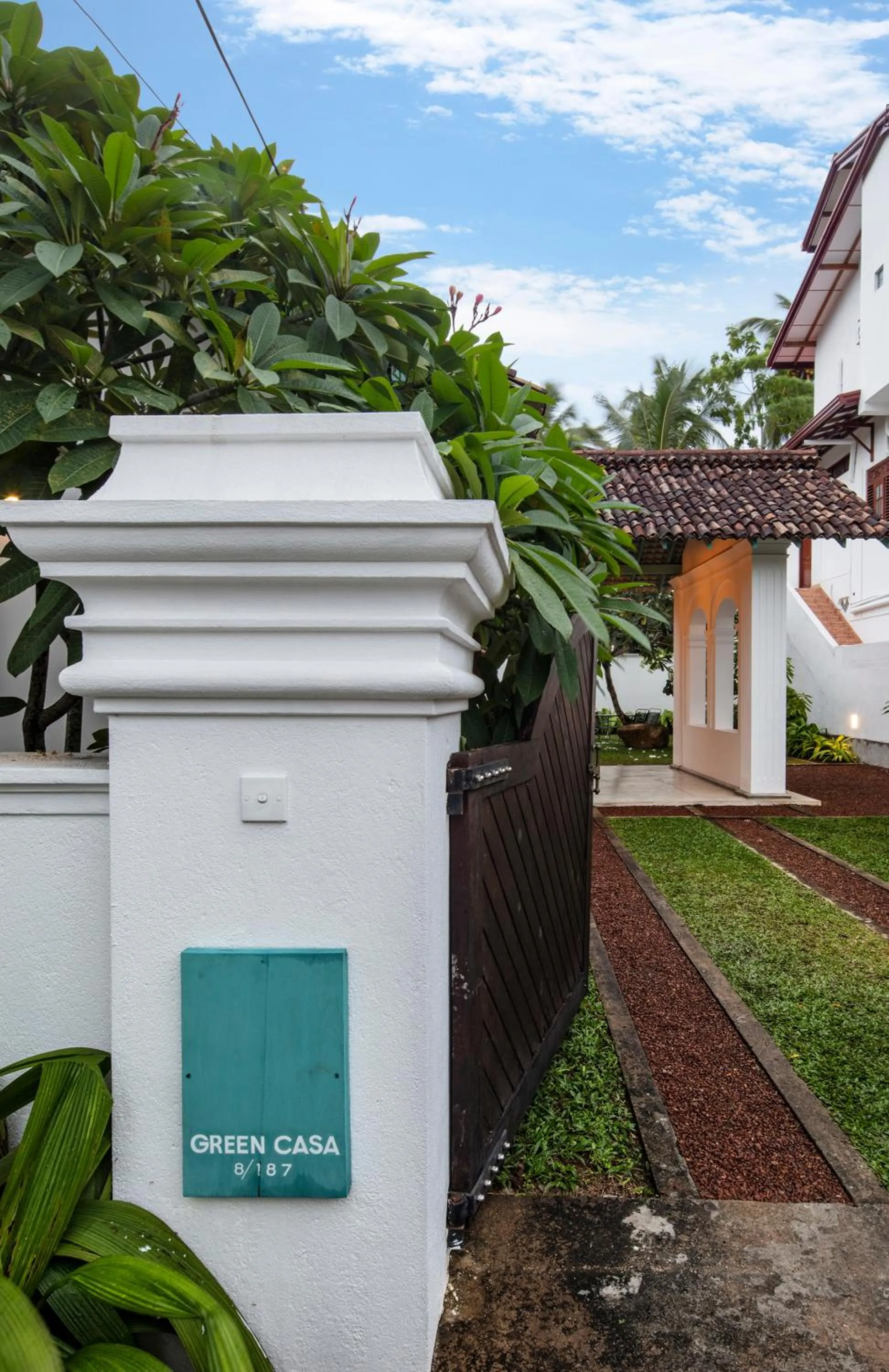 Facade/entrance in Green Casa