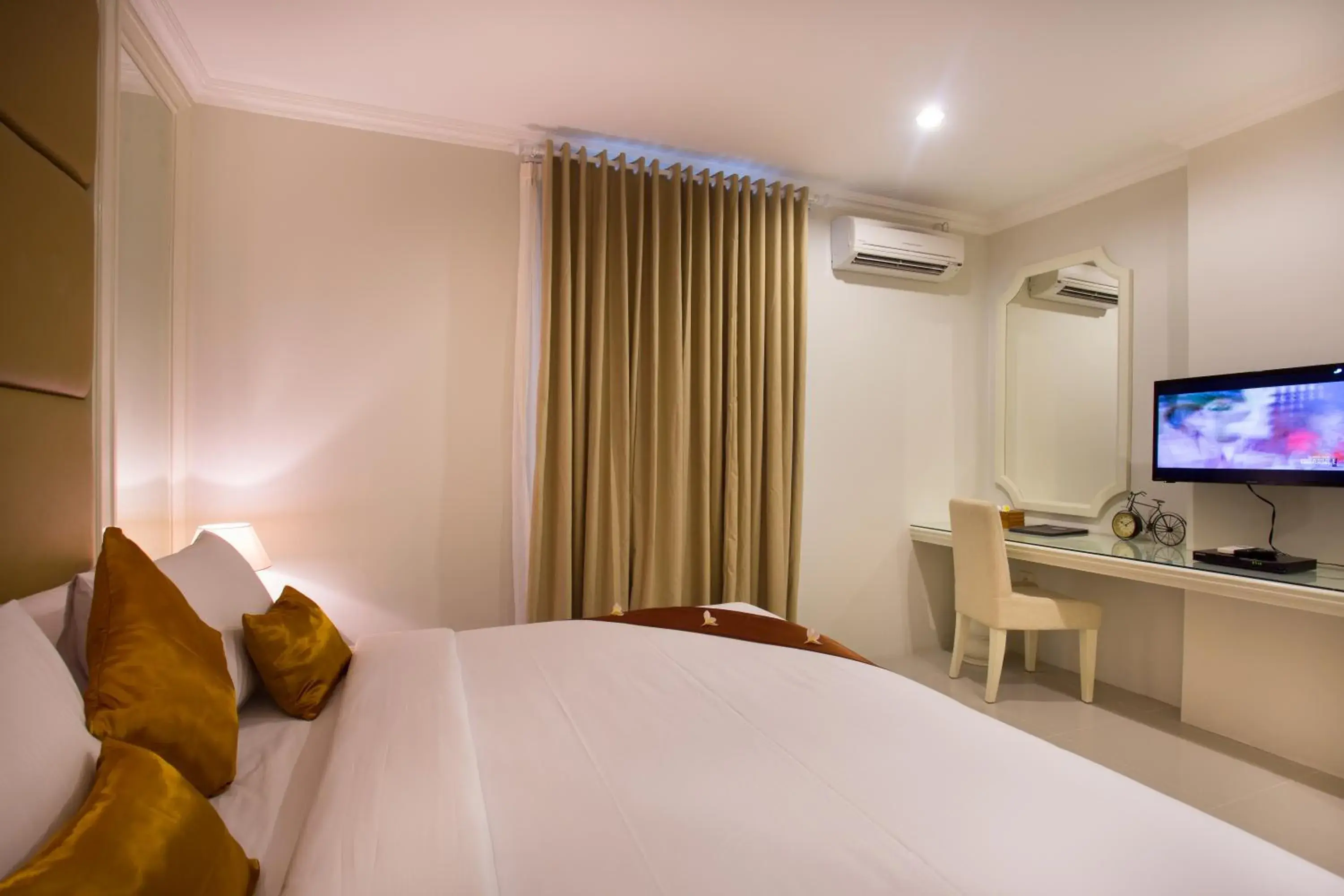 Bedroom, Bed in Amalfi Hotel Seminyak Bedroom, Bed in Amalfi Hotel Seminyak