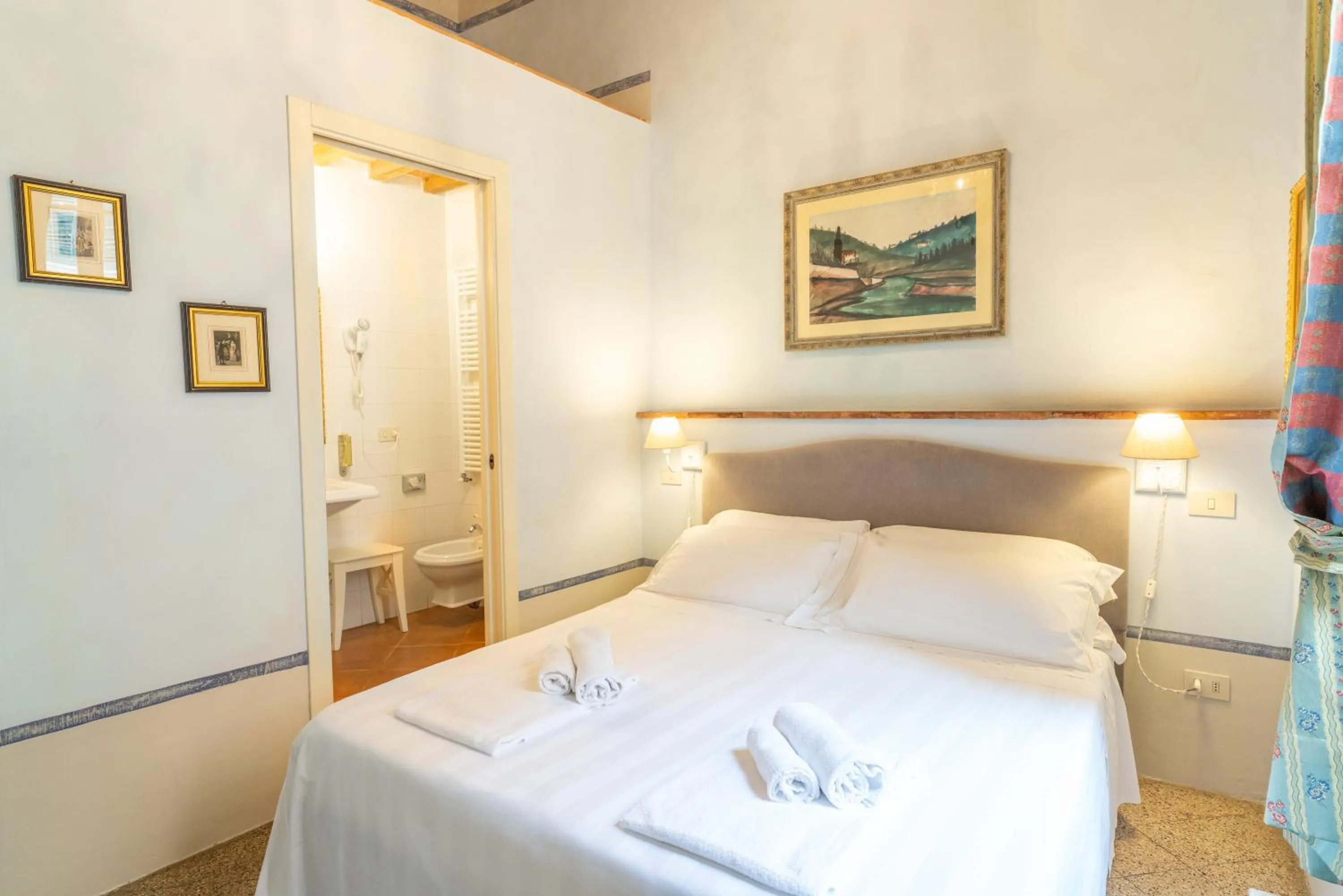 Bathroom, Bed in Palazzo Mosela Alla Porta