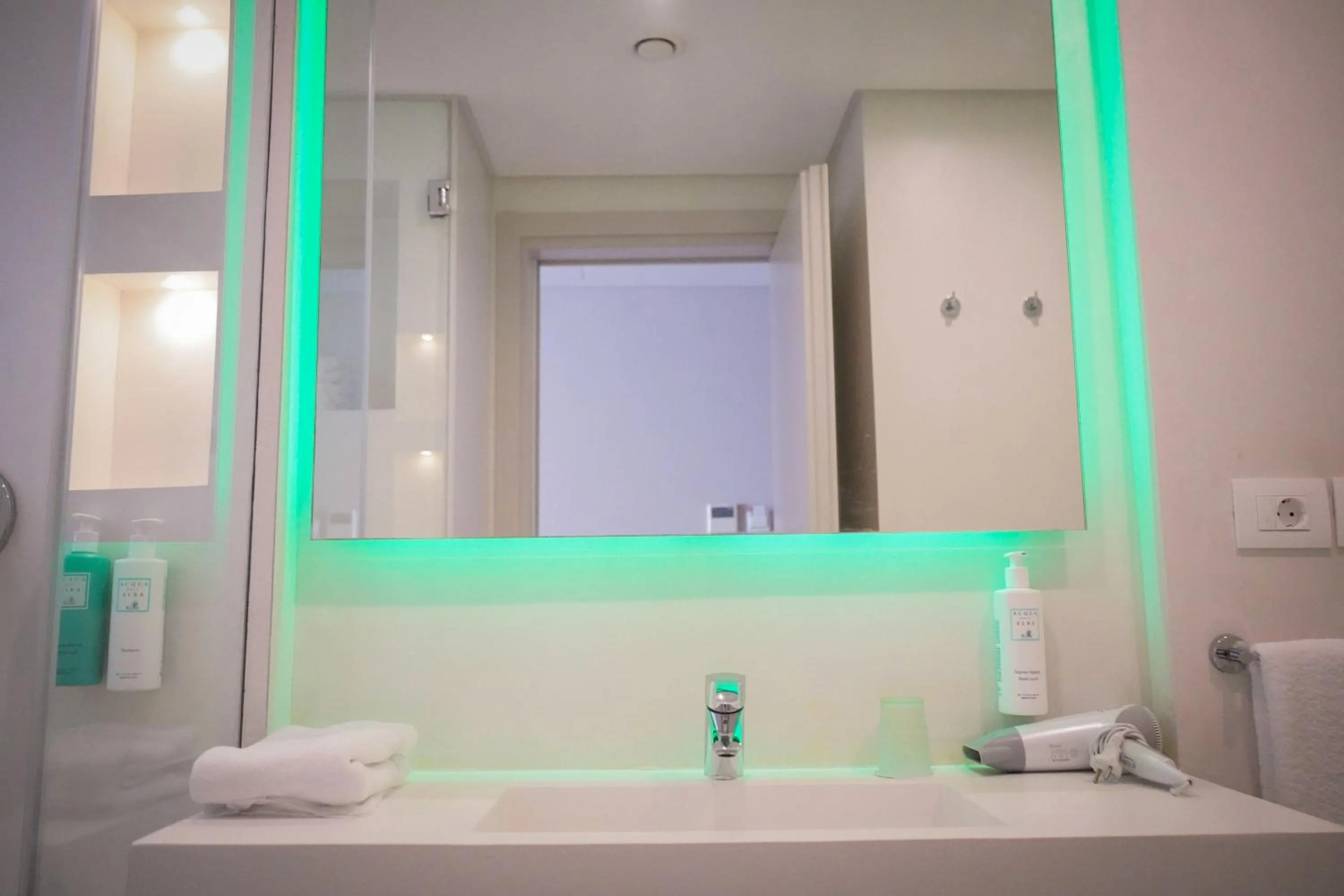 Bathroom in Bougainville Bay Hotel