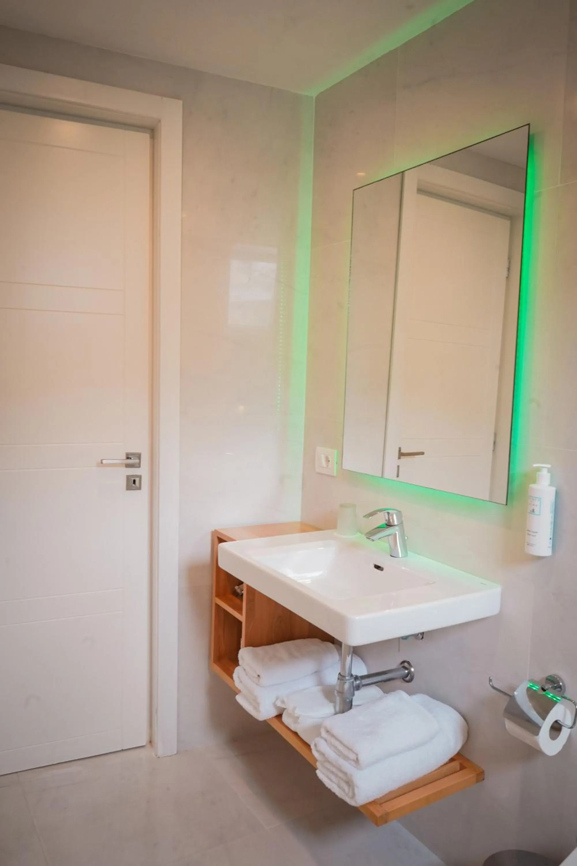 Shower in Bougainville Bay Hotel