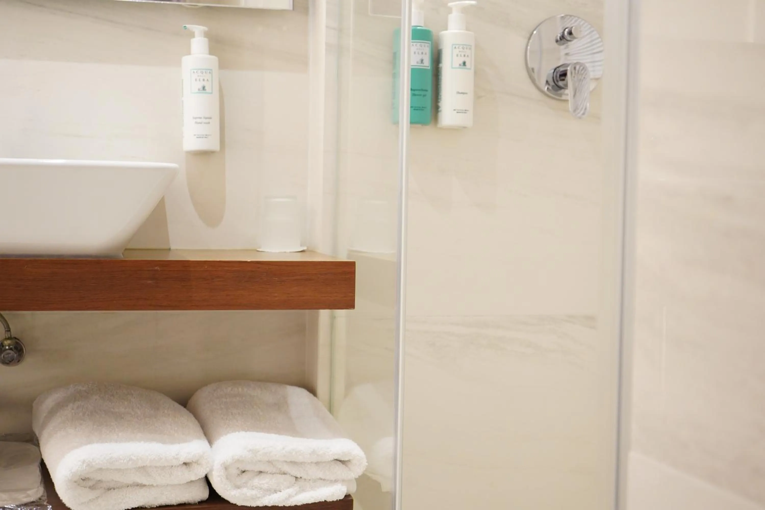 Shower in Bougainville Bay Hotel