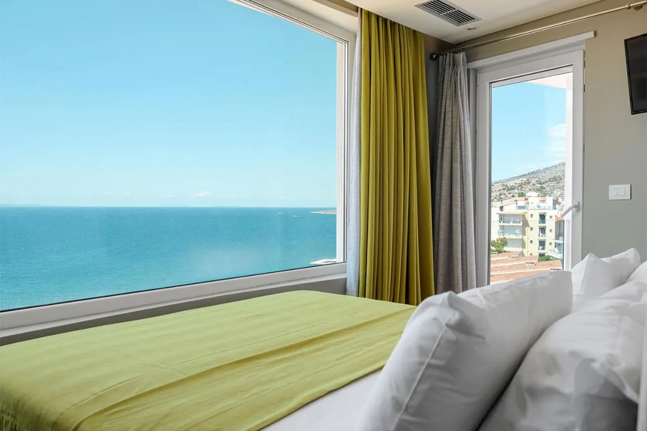Balcony/Terrace, Bed in Bougainville Bay Hotel