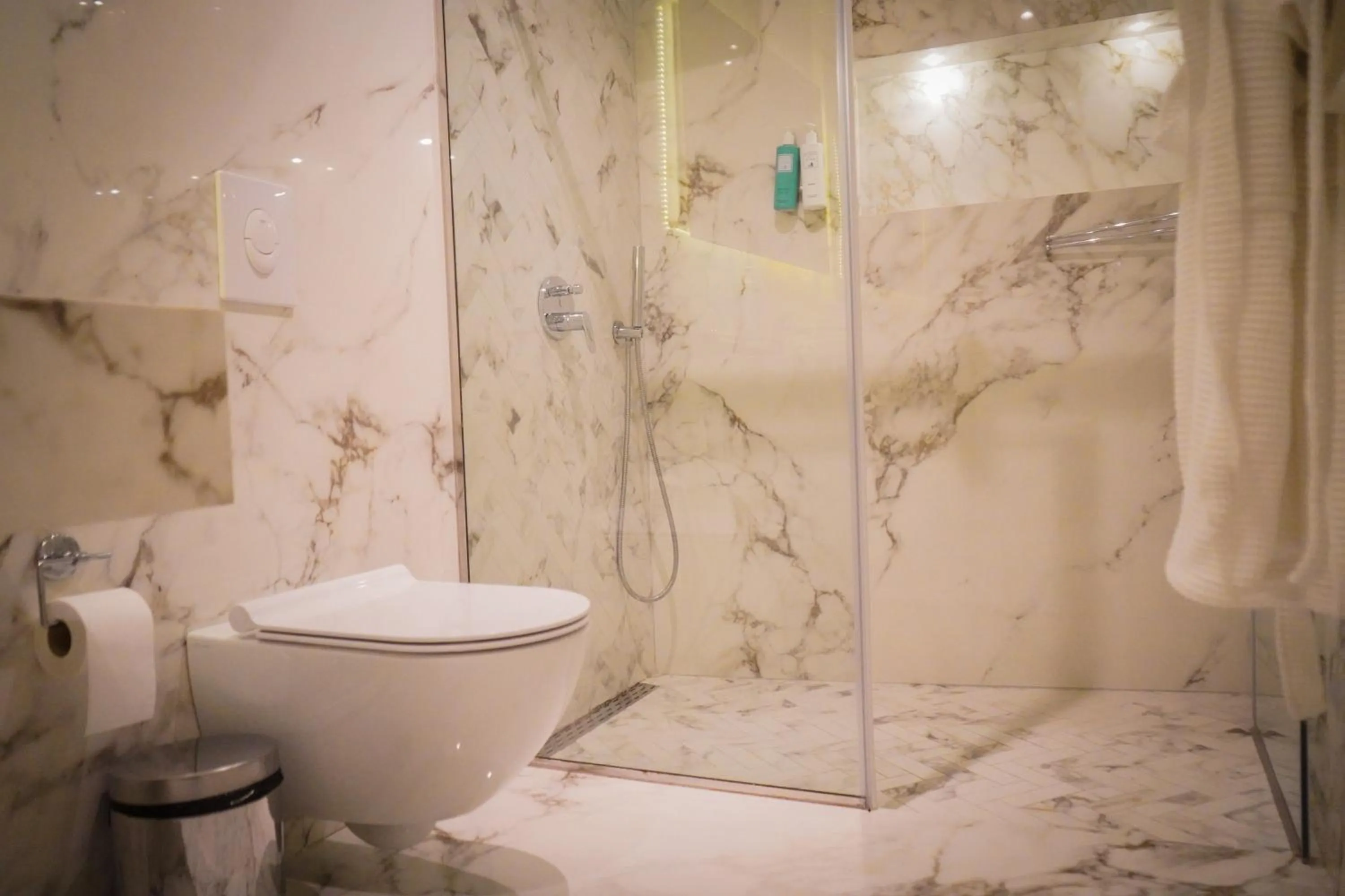 Shower in Bougainville Bay Hotel
