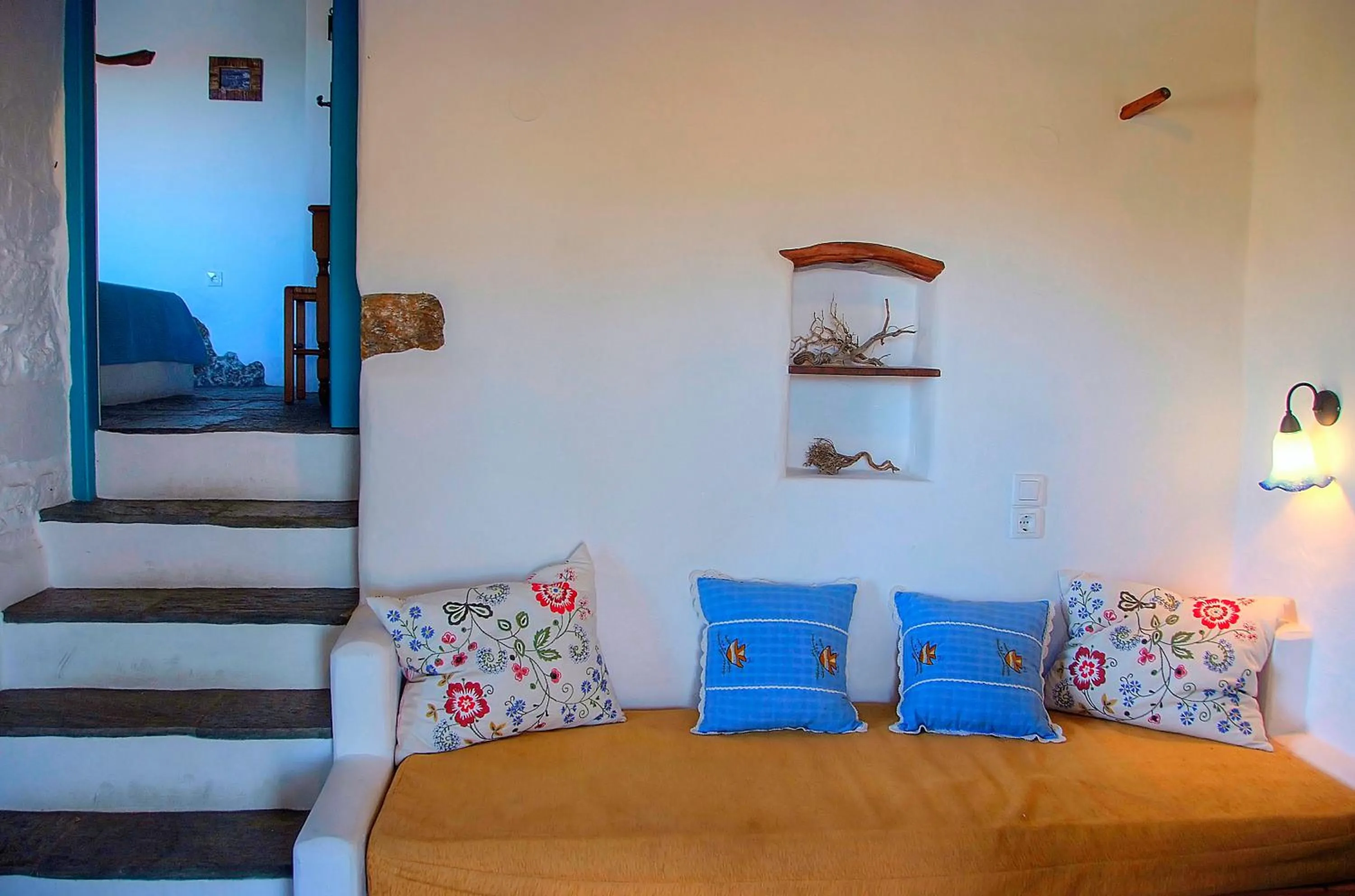 Seating area, Bed in Pano Gitonia