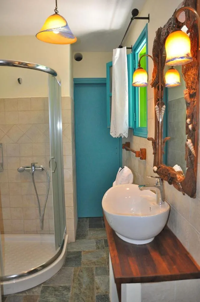 Bathroom in Pano Gitonia