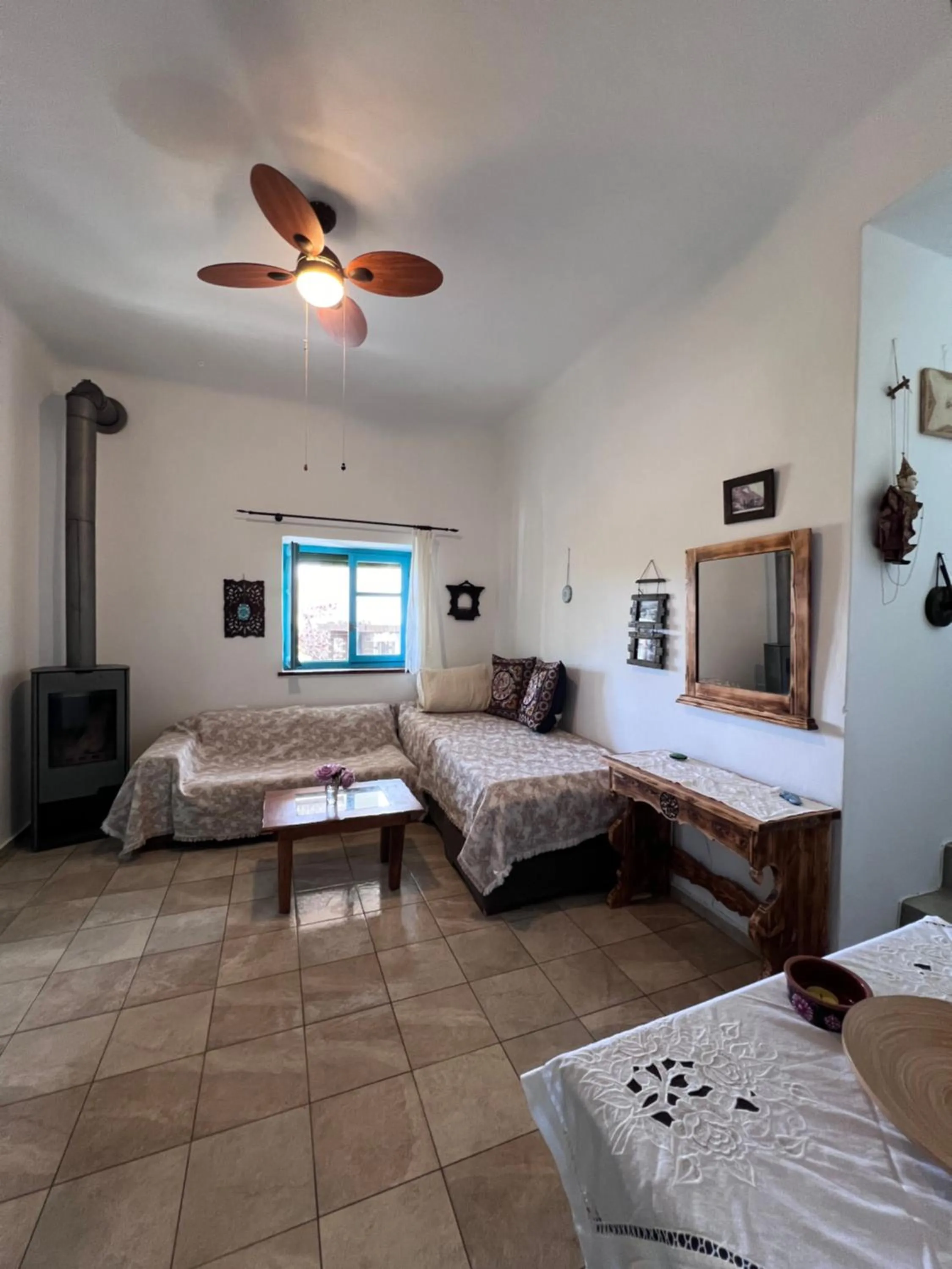 Living room, Bed in Pano Gitonia