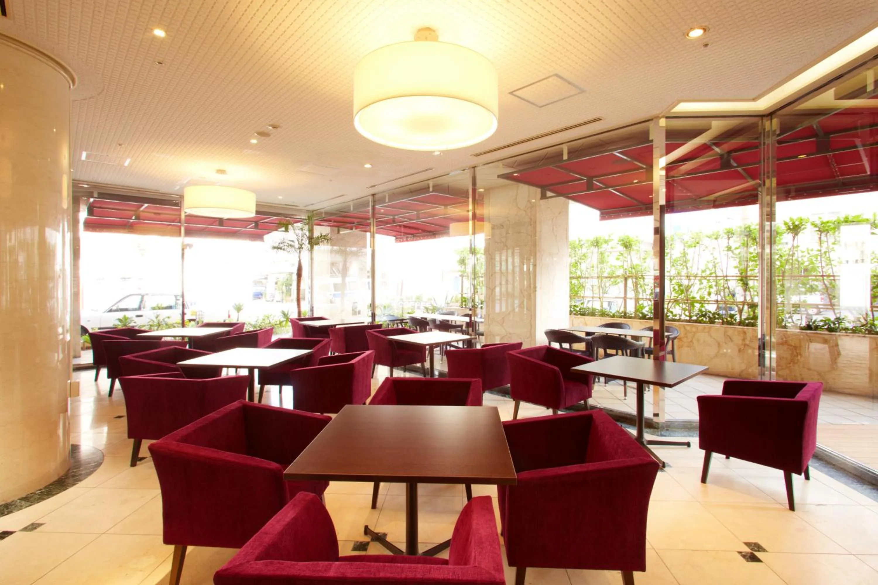 Restaurant/places to eat in Smile Hotel Naha City Resort