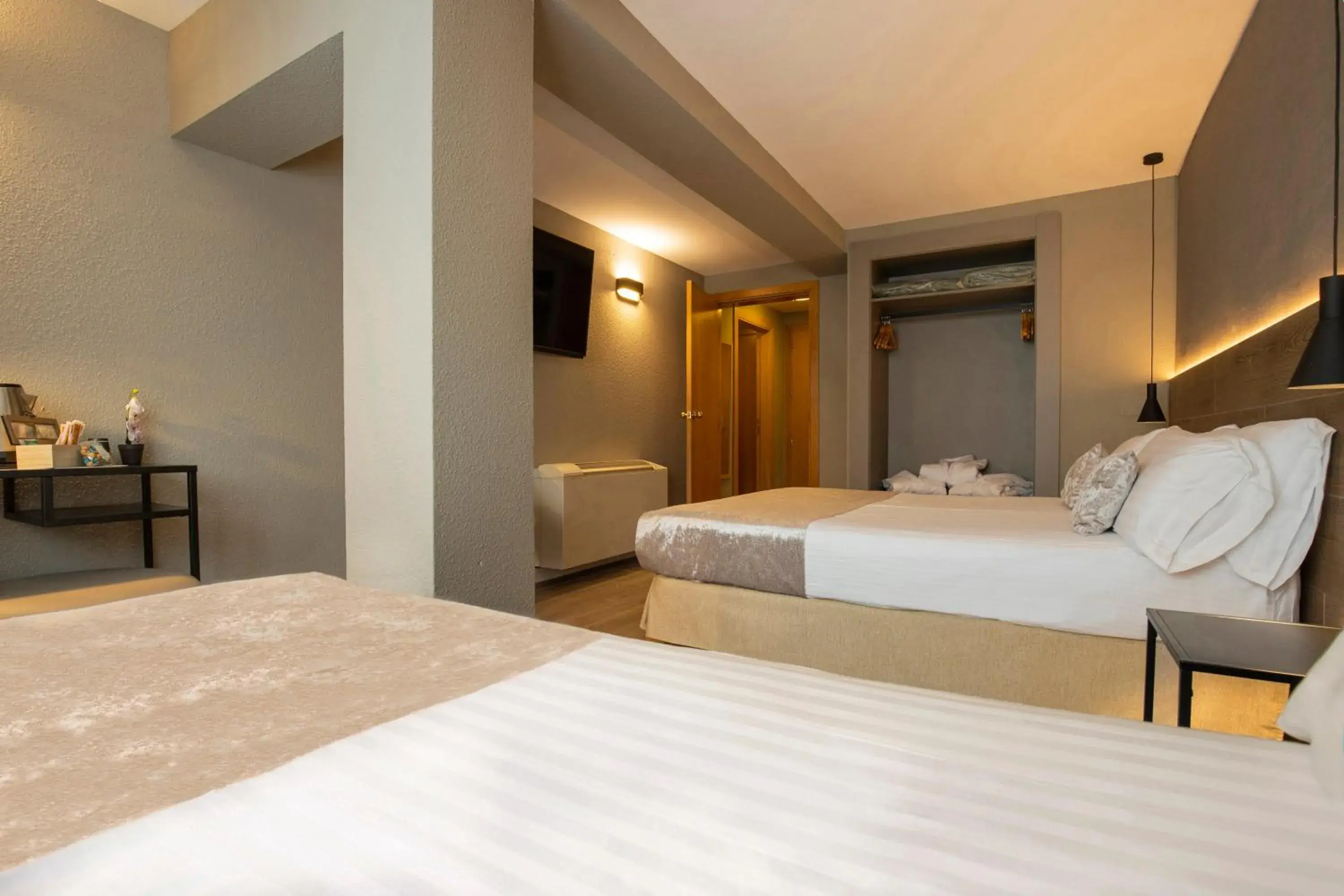 Bed in Yomo Eureka Bed in Yomo Eureka