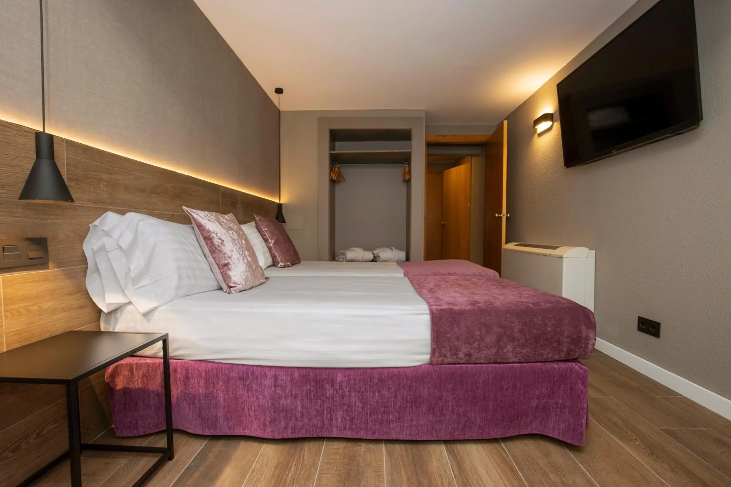 Bed in Yomo Eureka Bed in Yomo Eureka