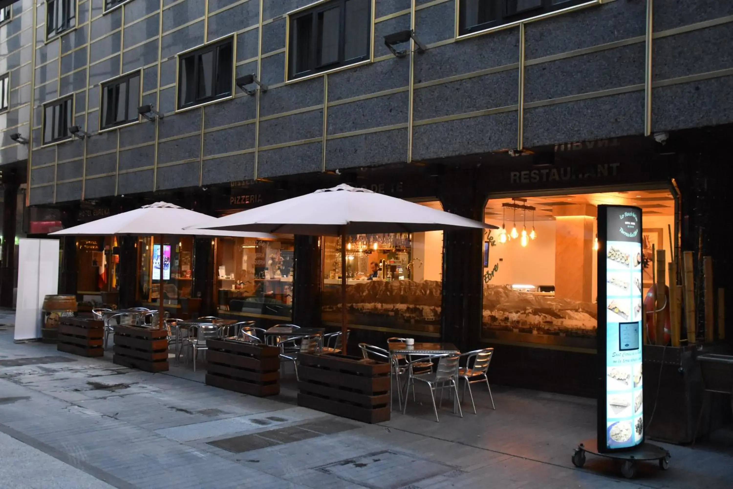 Property building in Yomo Eureka Property building in Yomo Eureka